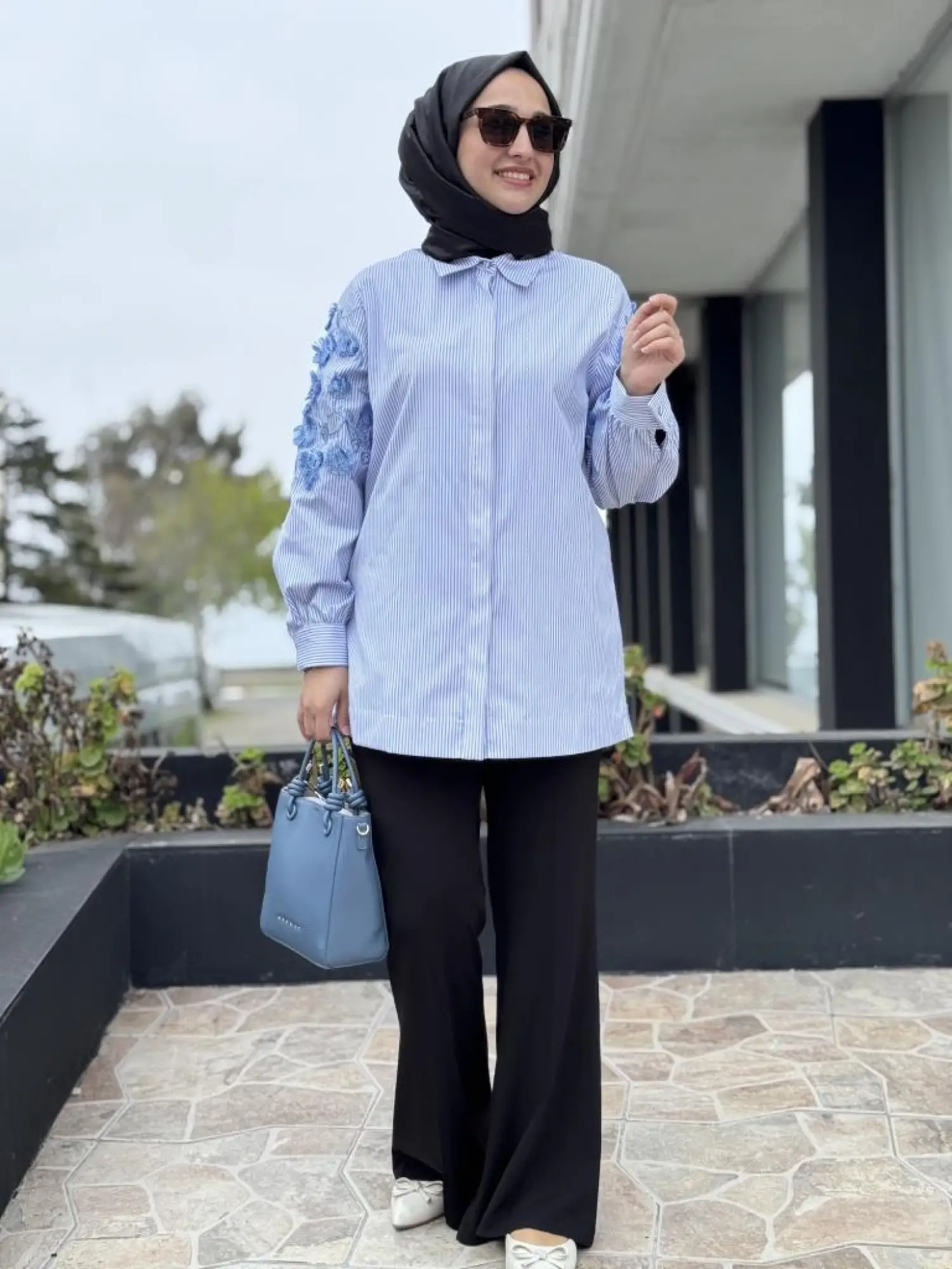 Qupra Kolları Nakışlı Çizgili Poplin Gömlek WAB84009