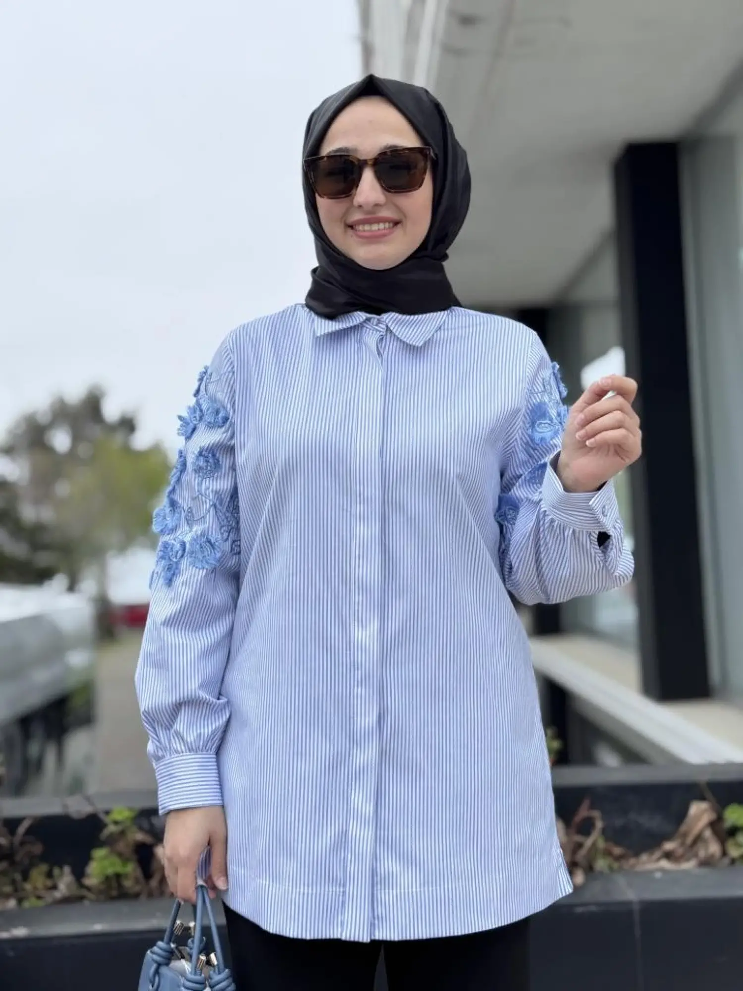 Qupra Kolları Nakışlı Çizgili Poplin Gömlek WAB84009