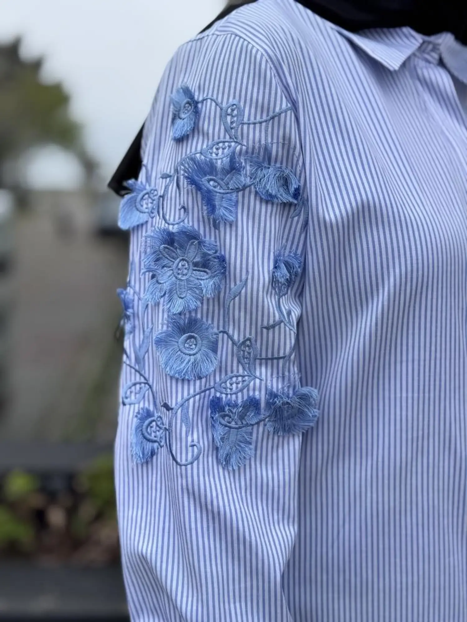 Qupra Kolları Nakışlı Çizgili Poplin Gömlek WAB84009