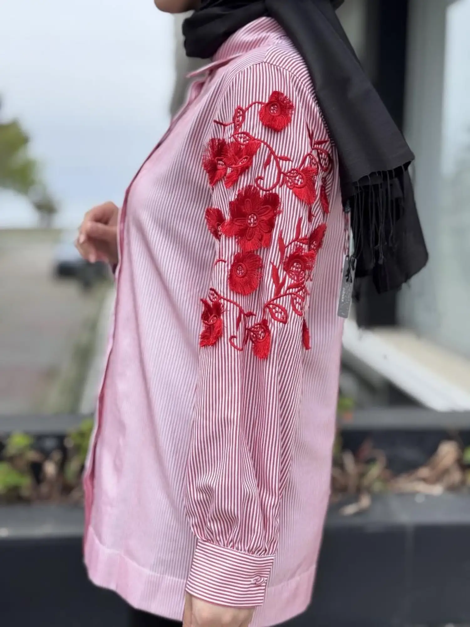 Qupra Kolları Nakışlı Çizgili Poplin Gömlek WAB84009