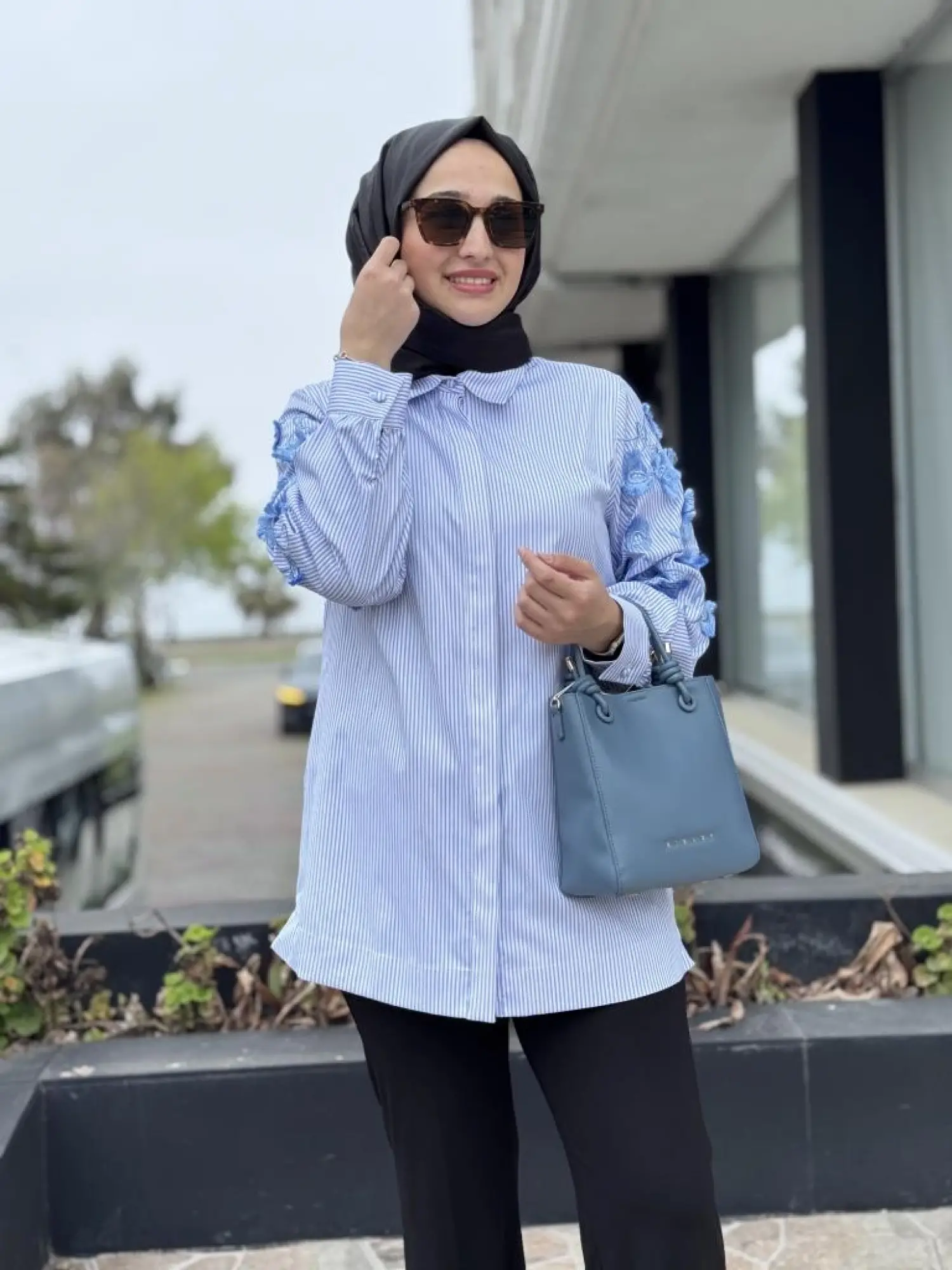 Qupra Kolları Nakışlı Çizgili Poplin Gömlek WAB84009