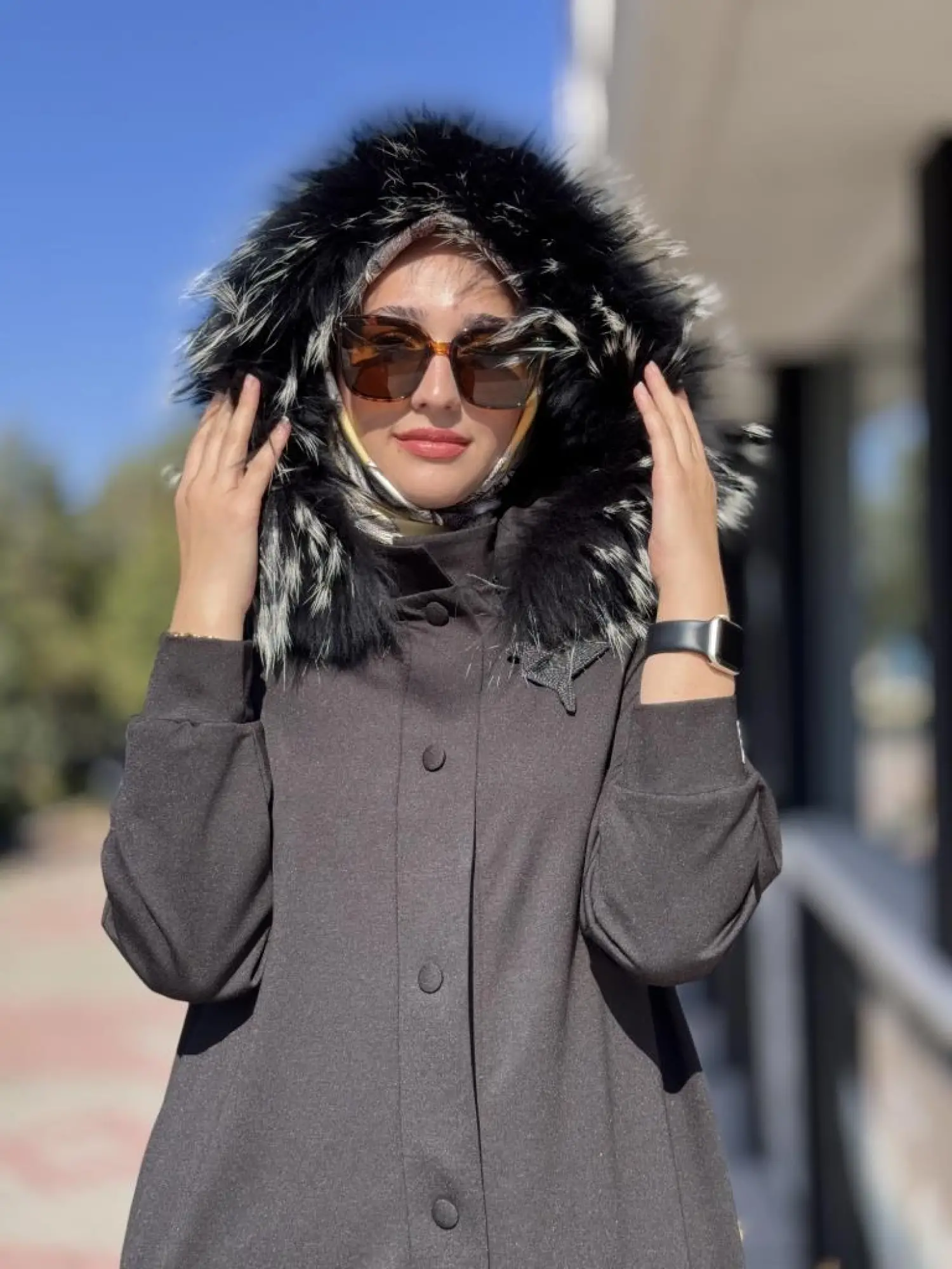 Qupra Seyyar Kürk Kapüşonlu Çıtçıt Kapamalı Uzun Kap WAC91014