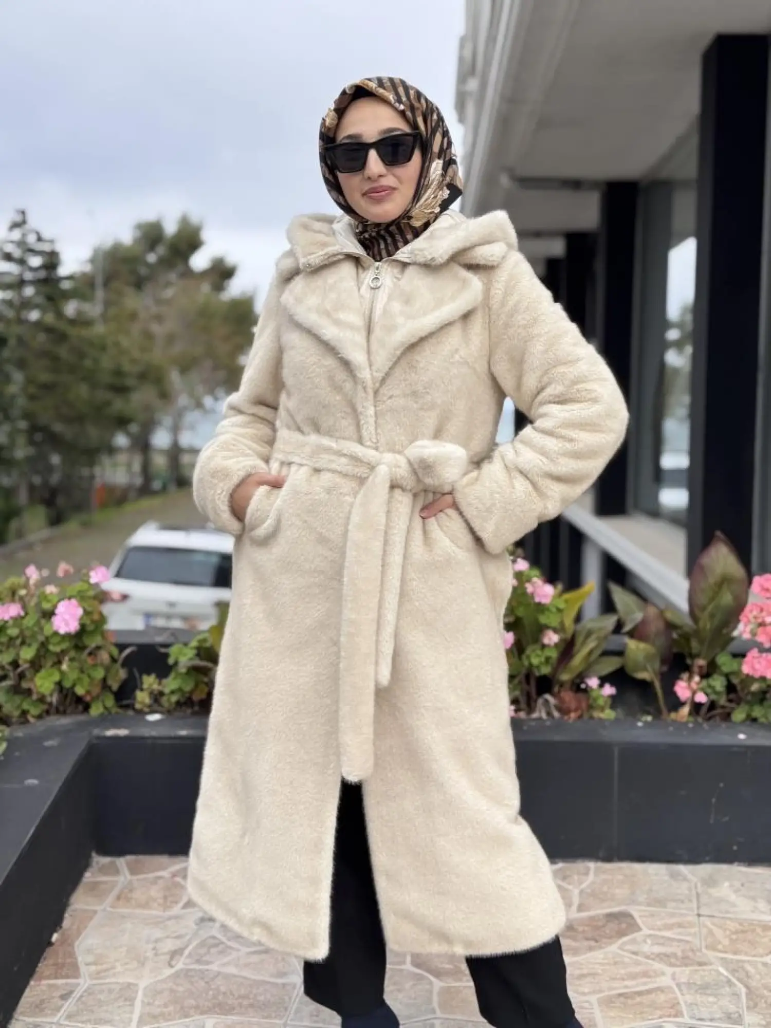 Qupra Seyyar Yaka ve Kapüşon Detaylı Kürk Kaban WAC91043