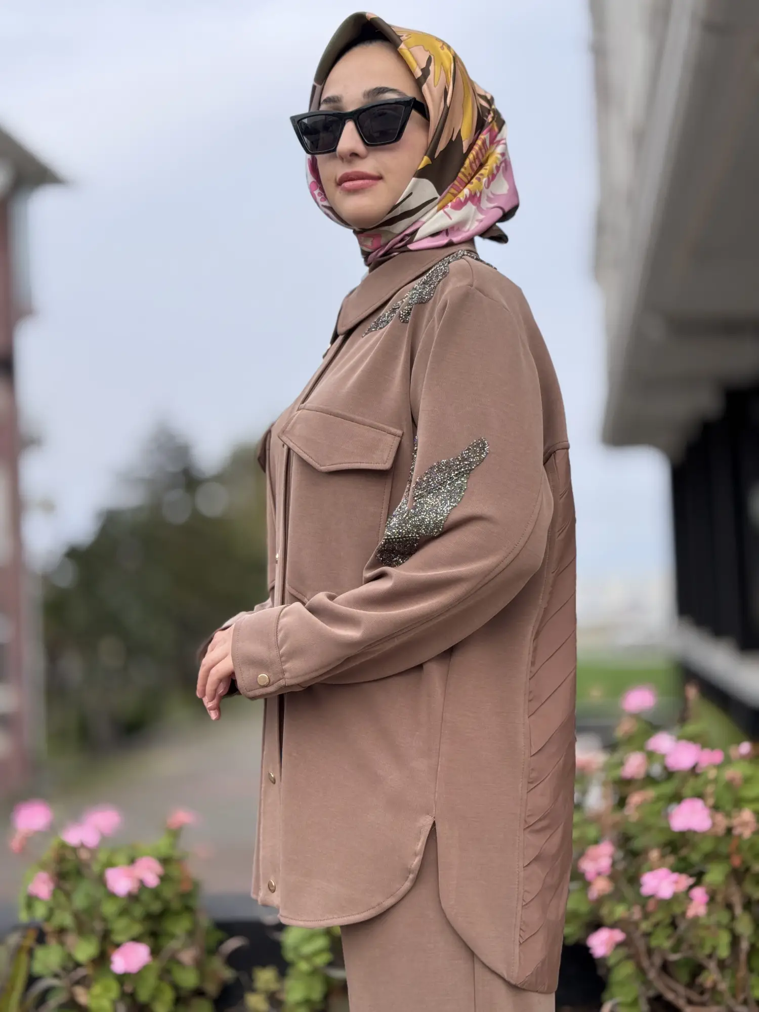 Qupra Sırt Drape ve Teknik Kumaş Detaylı Taşlı Kap Pantolon Takım WAC92107