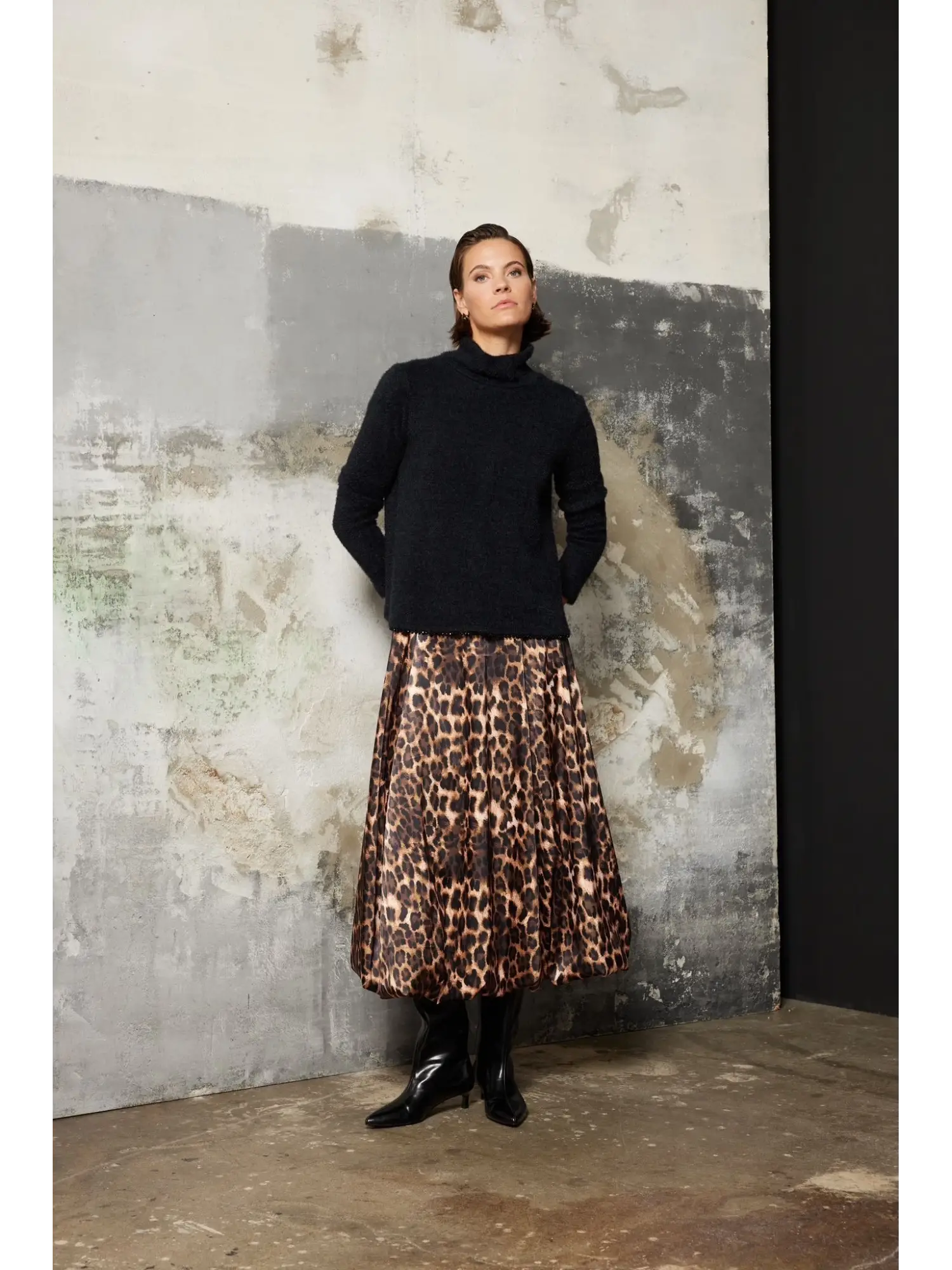 Qupra Taş Detaylı Bluz Balon Etek Takım QAZ72095