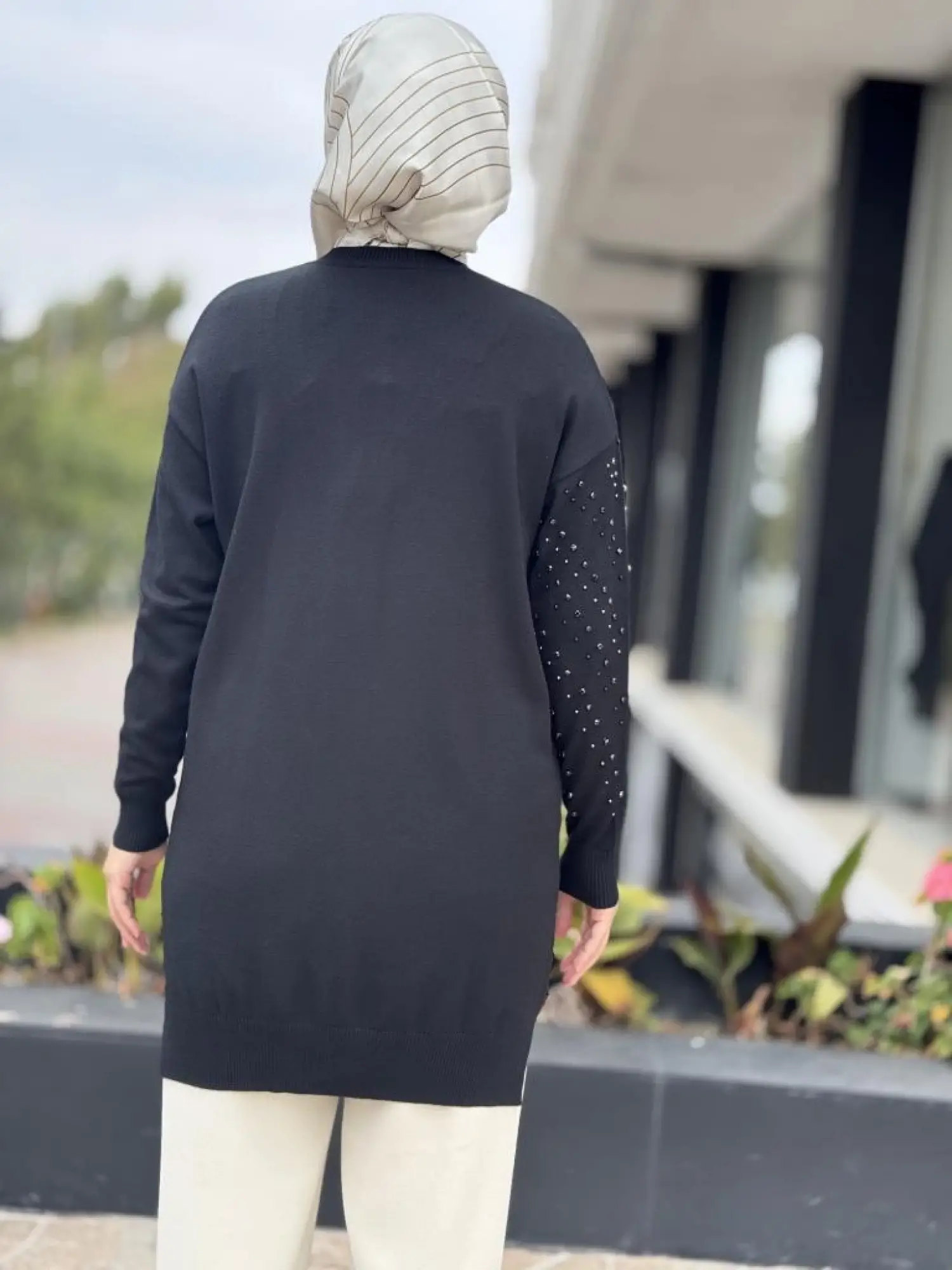 Tığ Triko Omuzu ve Kolu Taş Detaylı Tunik TNK21735