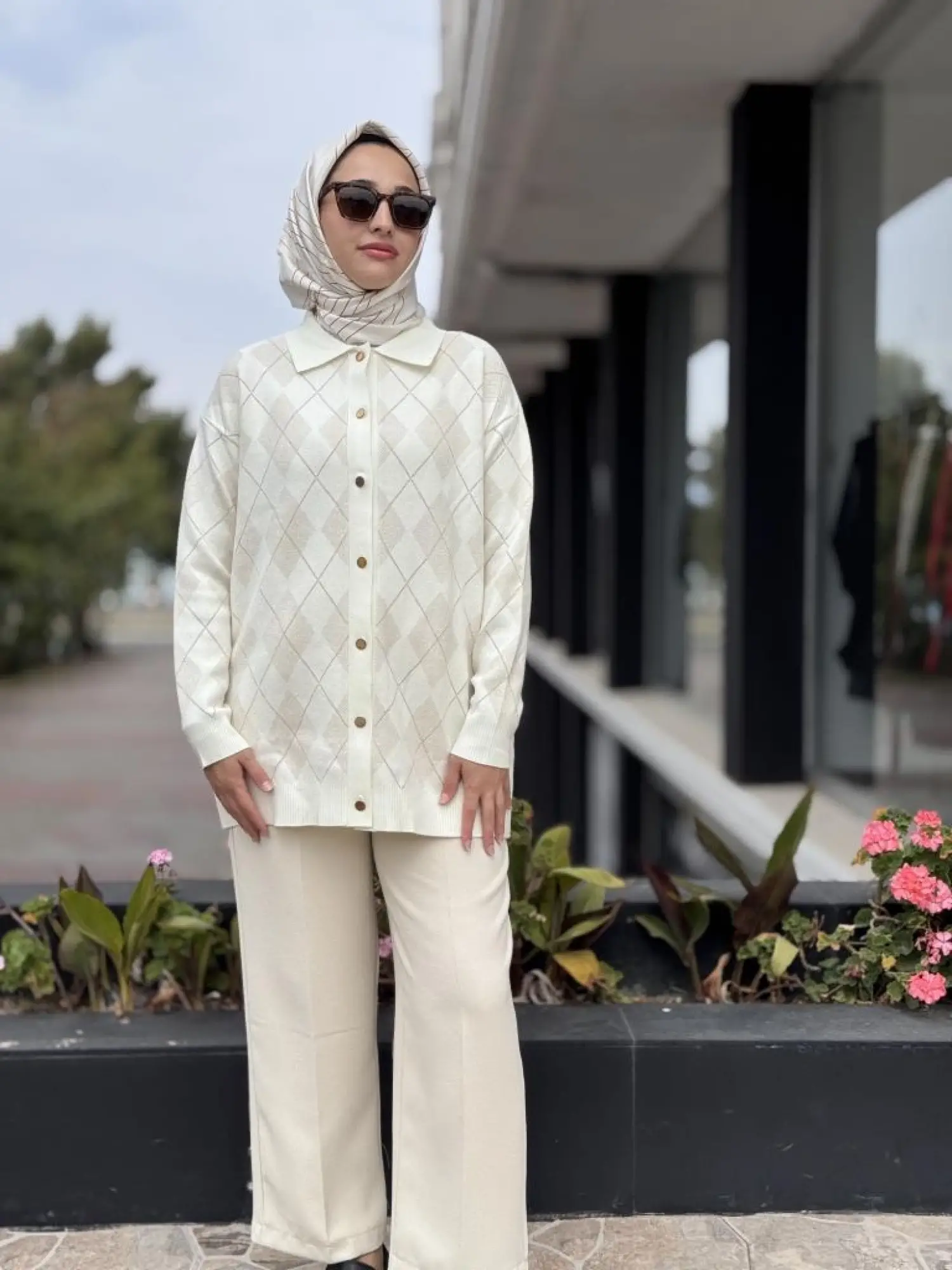 Tığ Triko Polo Yakalı Triko Hırka HRK21844