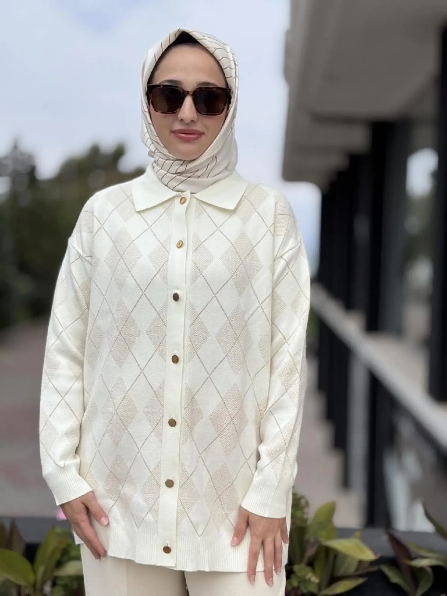 Tığ Triko Polo Yakalı Triko Hırka HRK21844