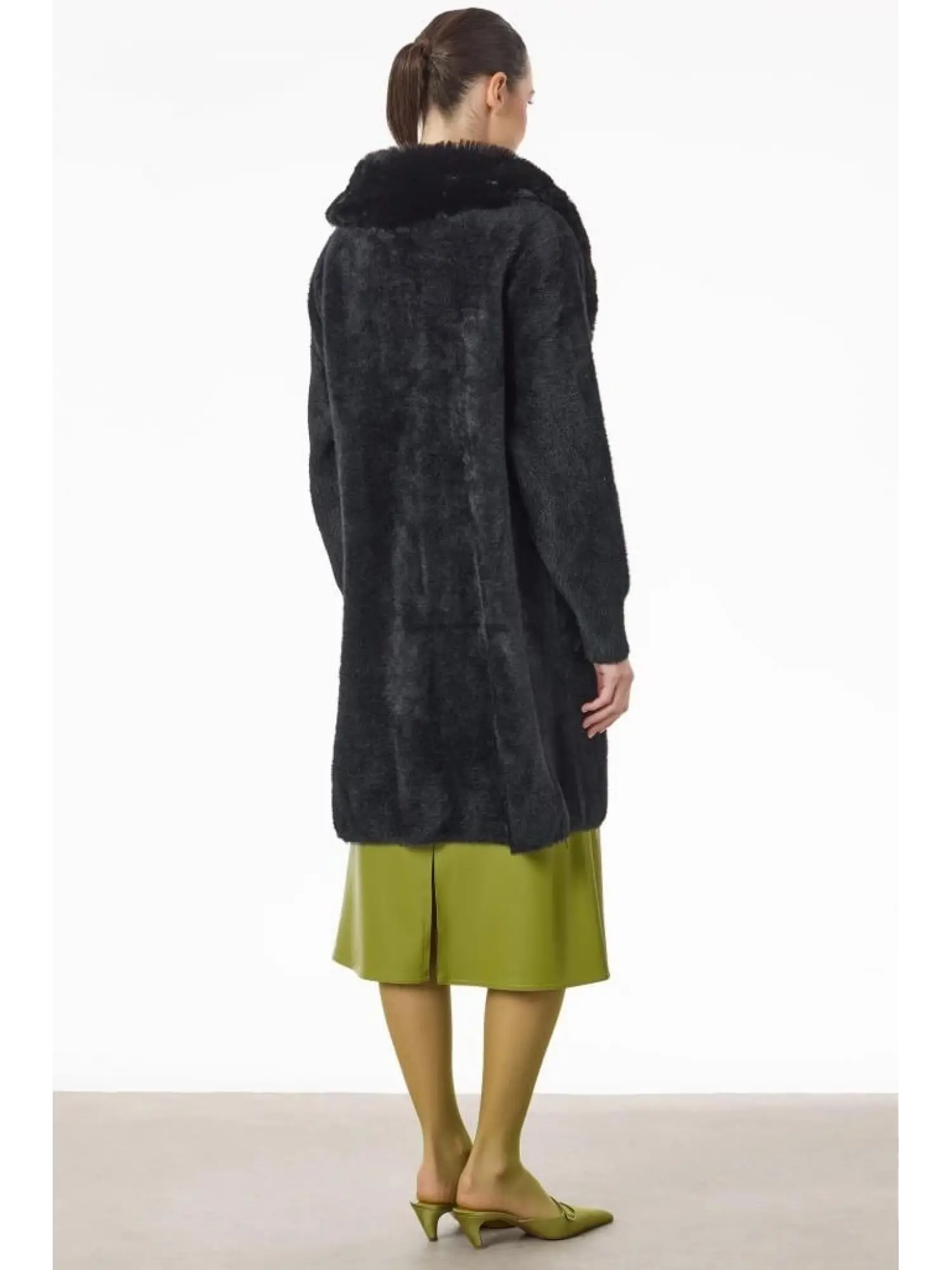 Tığ Triko Yakası Ve Cepleri Kürklü Triko Kaban KBN21794