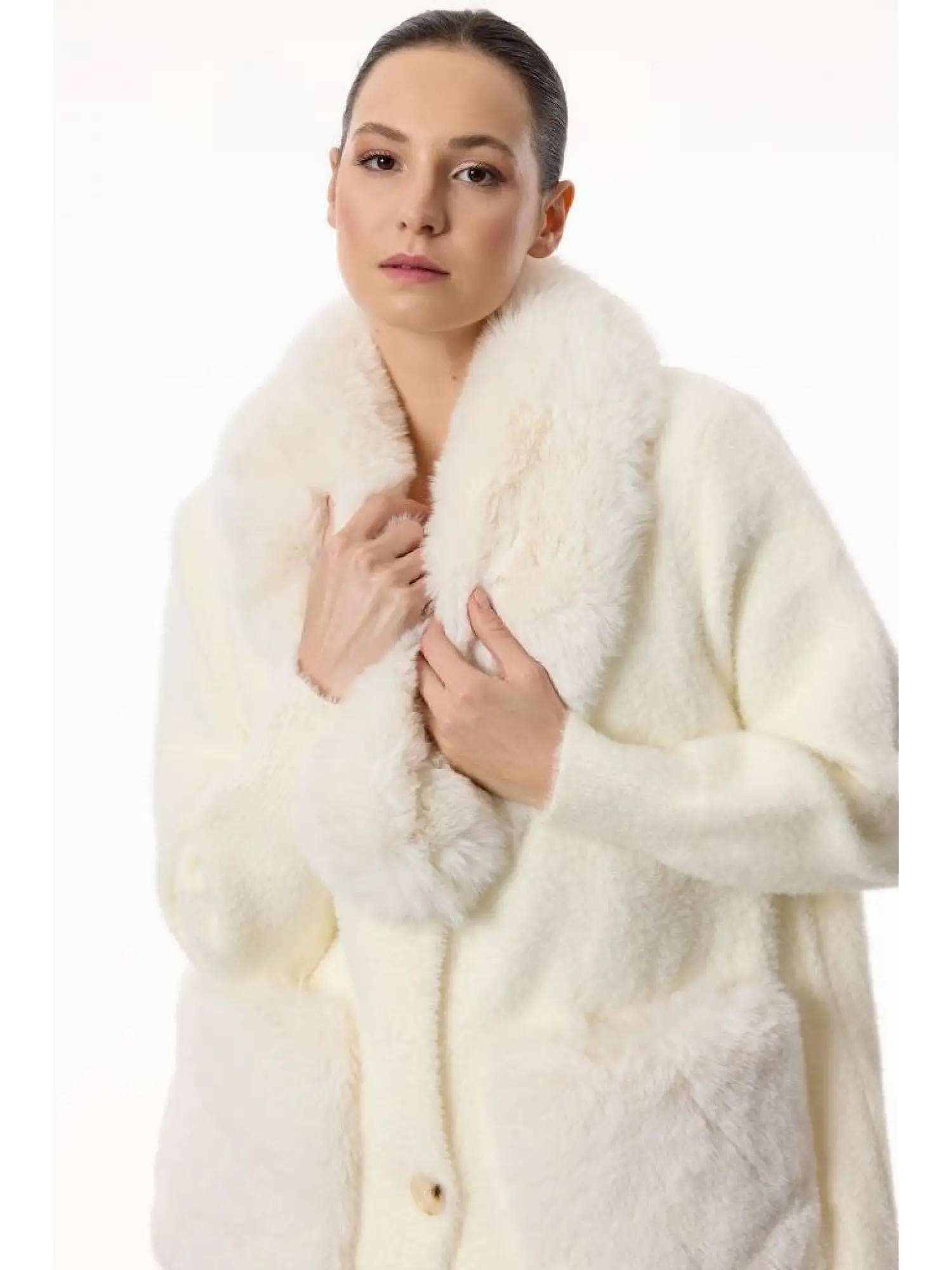 Tığ Triko Yakası Ve Cepleri Kürklü Triko Kaban KBN21794