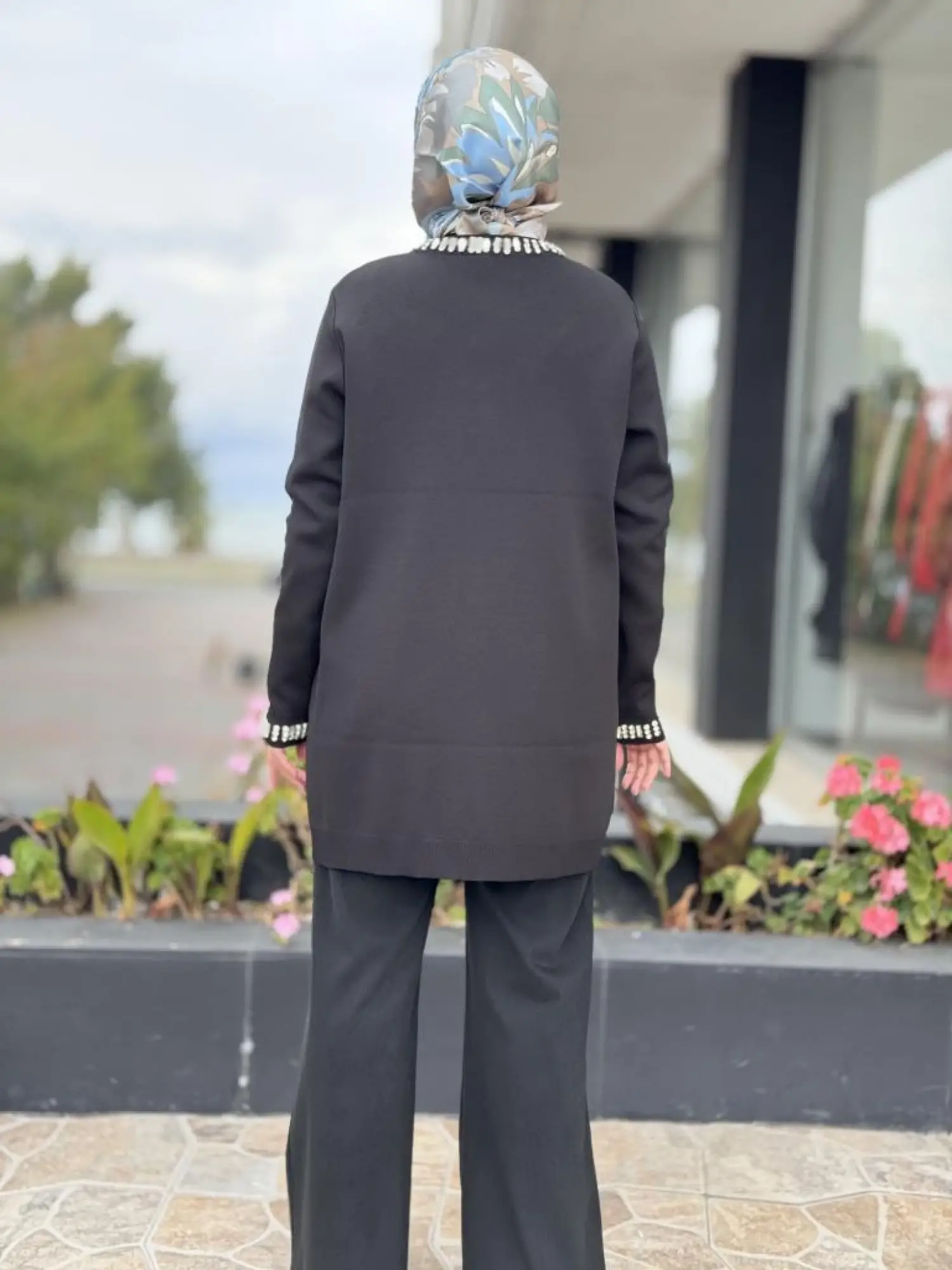 Tığ Triko Yakası ve Önü Taşlı Rayon Ceket CKT21716