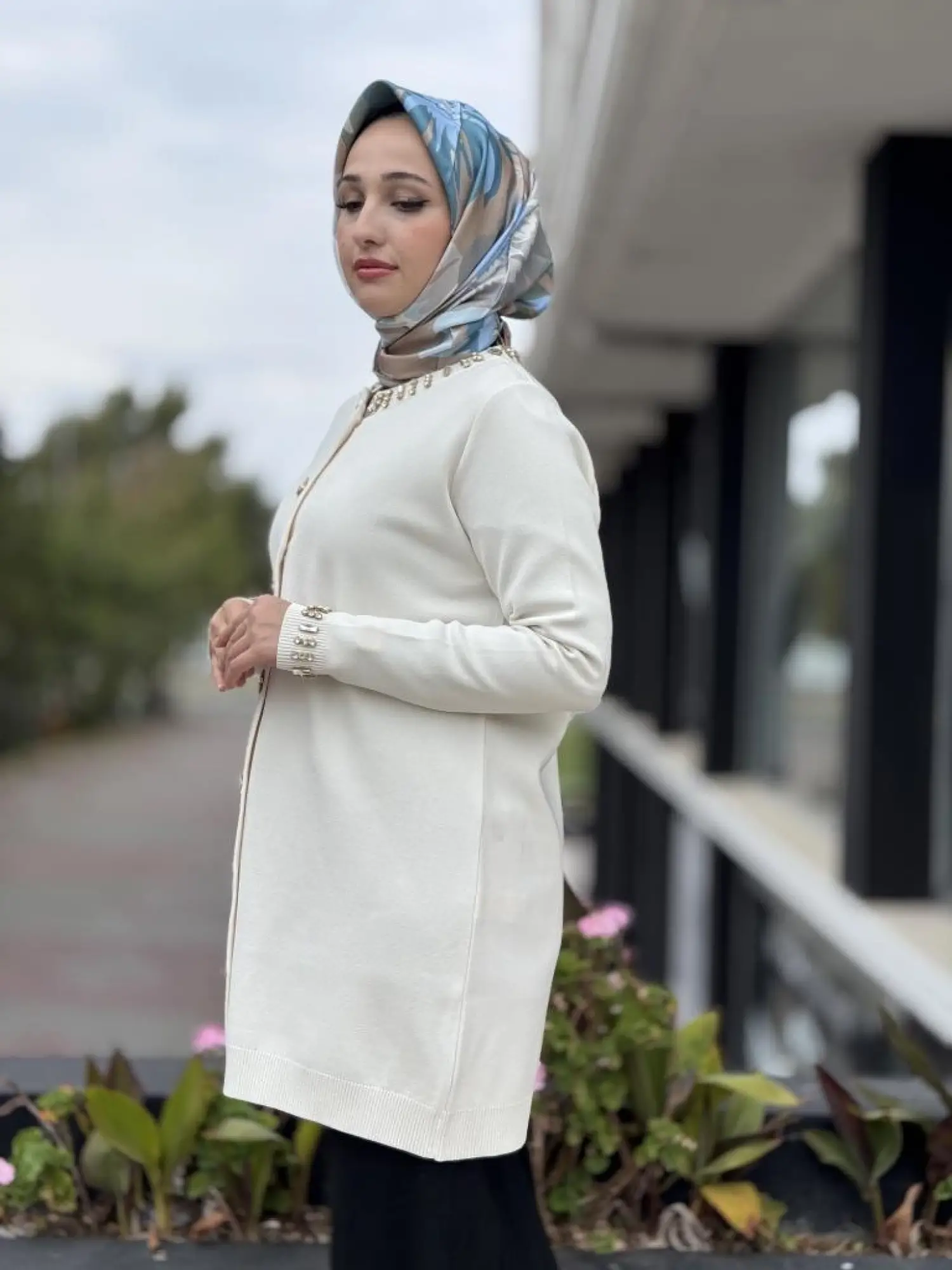 Tığ Triko Yakası ve Önü Taşlı Rayon Ceket CKT21716