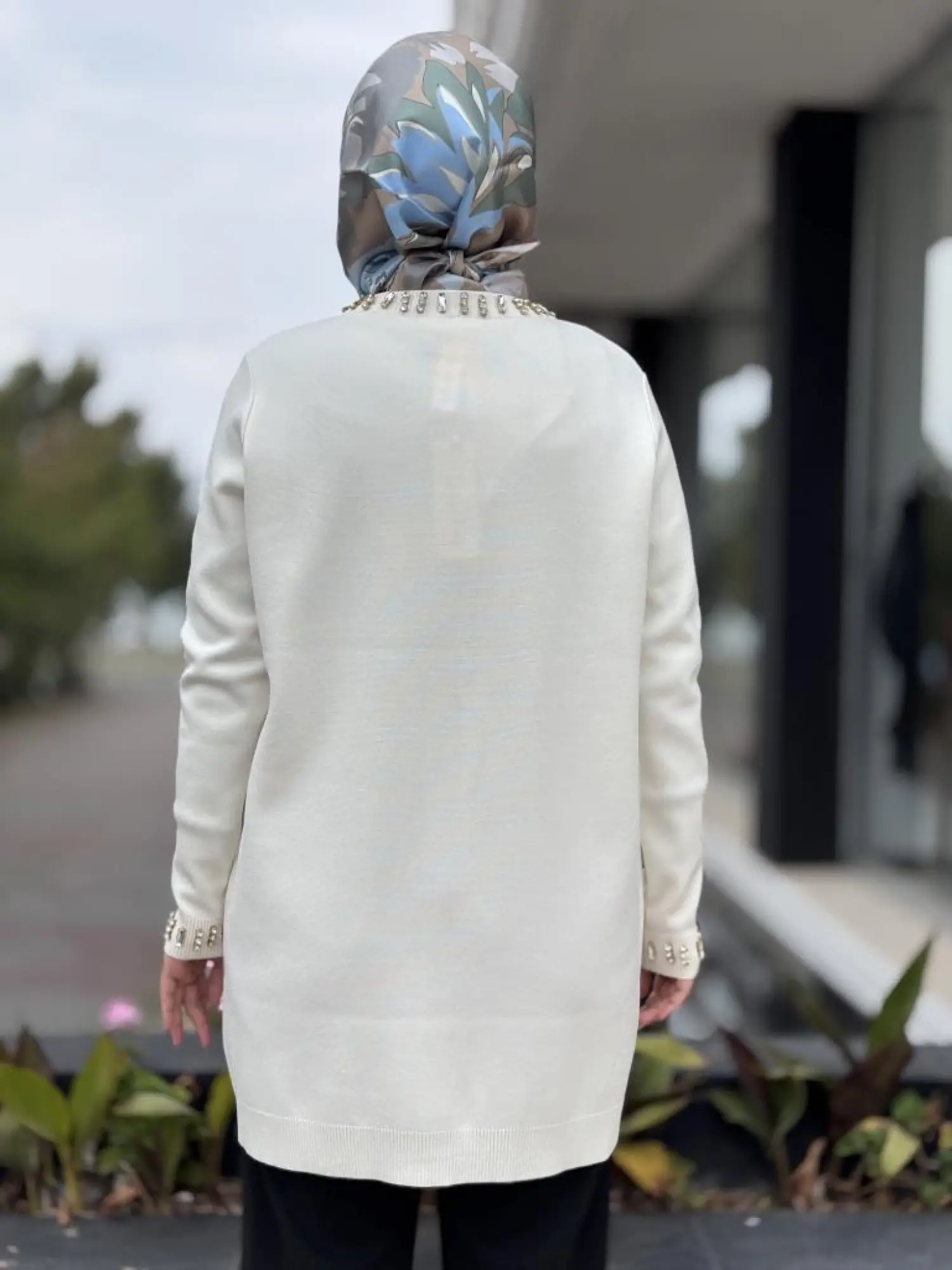 Tığ Triko Yakası ve Önü Taşlı Rayon Ceket CKT21716