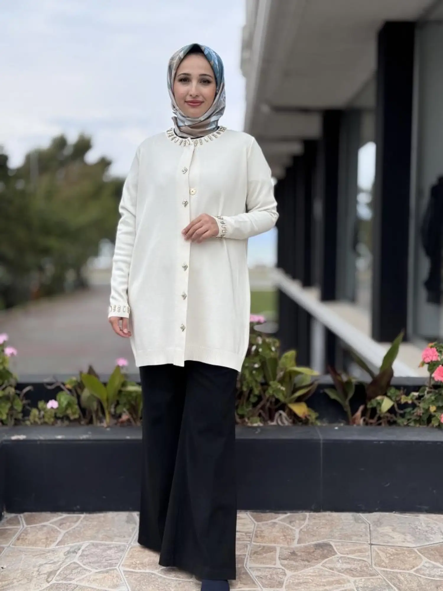 Tığ Triko Yakası ve Önü Taşlı Rayon Ceket CKT21716