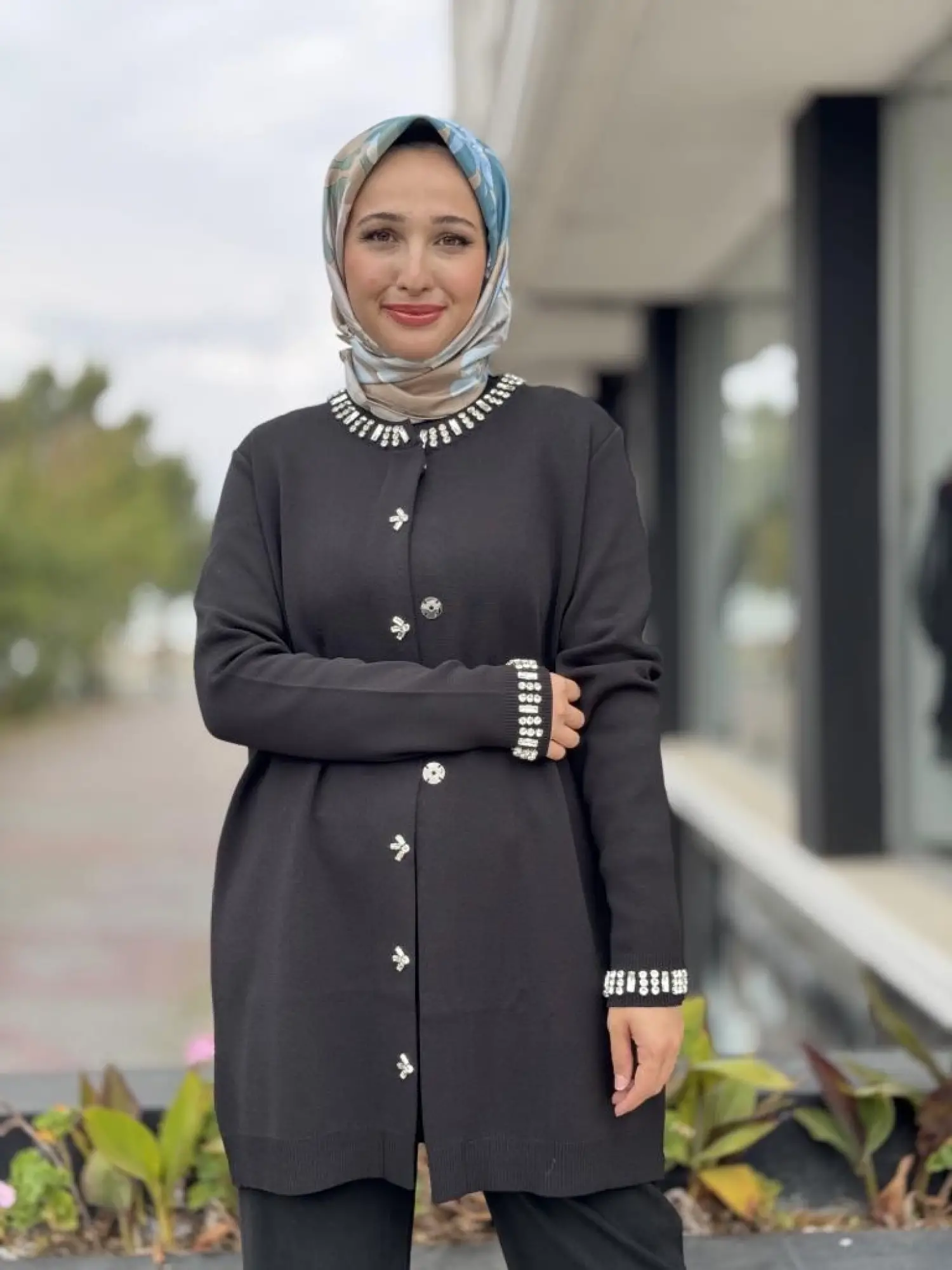 Tığ Triko Yakası ve Önü Taşlı Rayon Ceket CKT21716