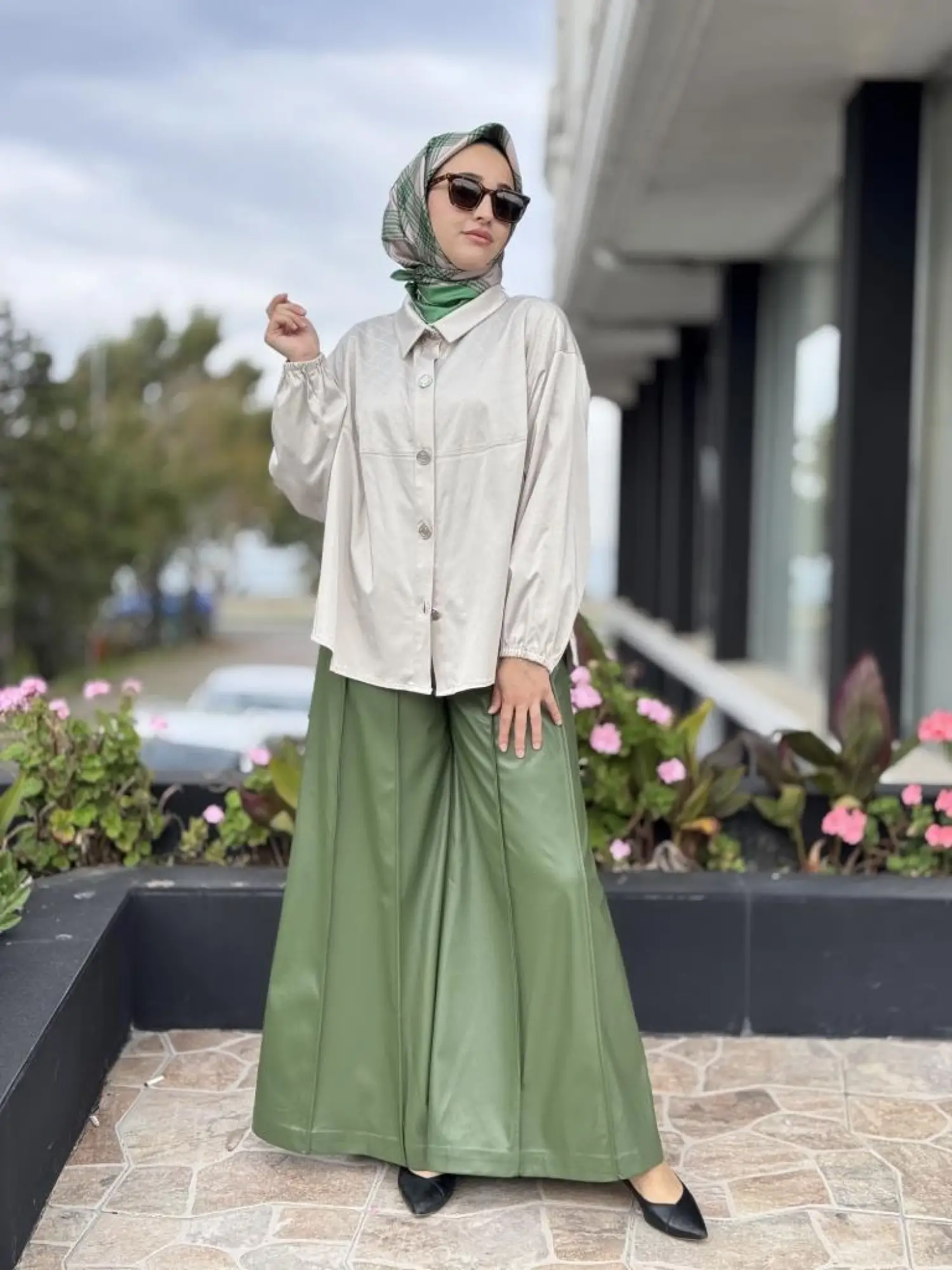 Vuu Dikiş Detaylı Geniş Paça Deri Pantolon