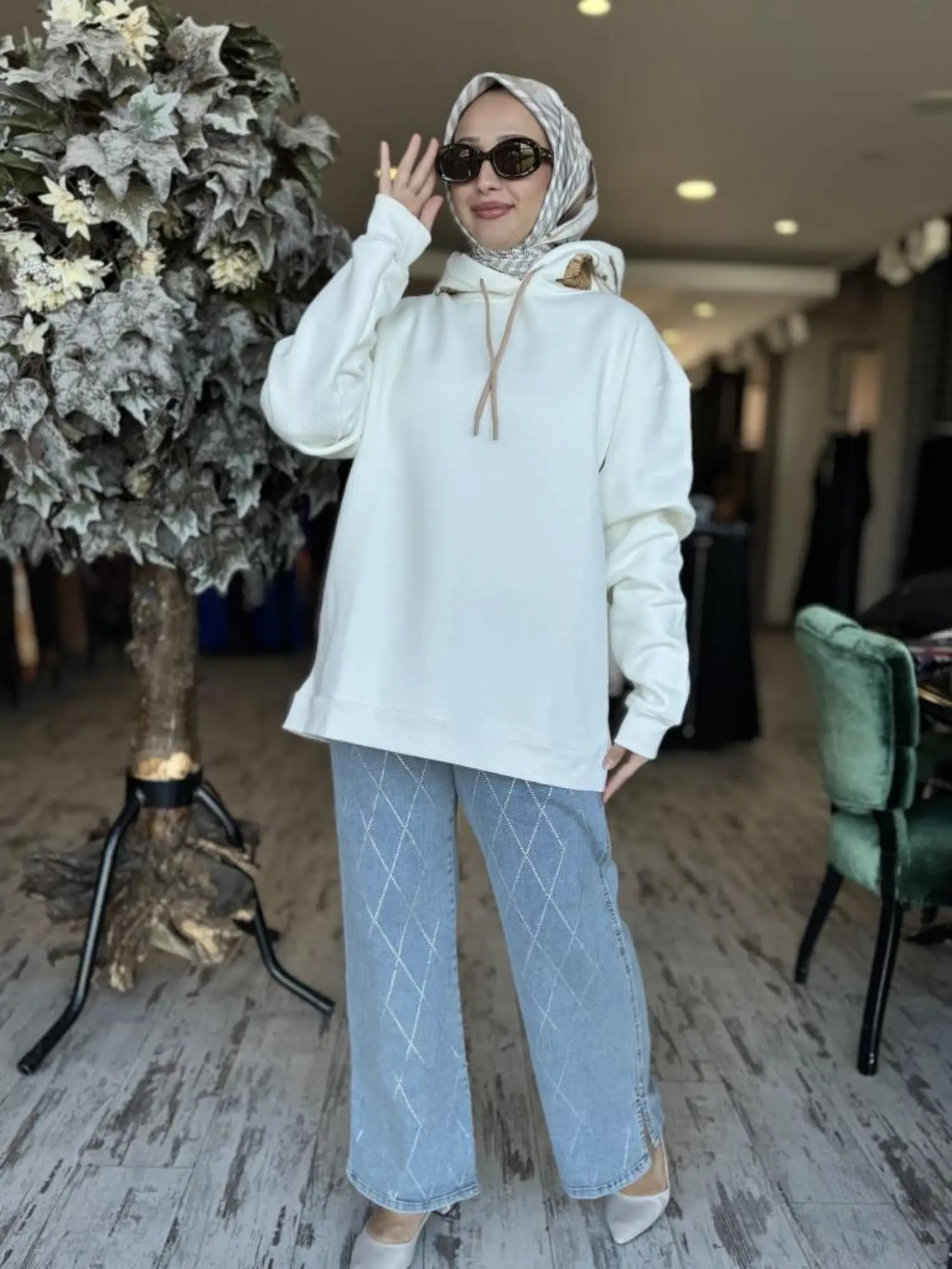 Vuu Sırtı Nakışlı Kapüşonlu Sweatshırt 24FW11V115