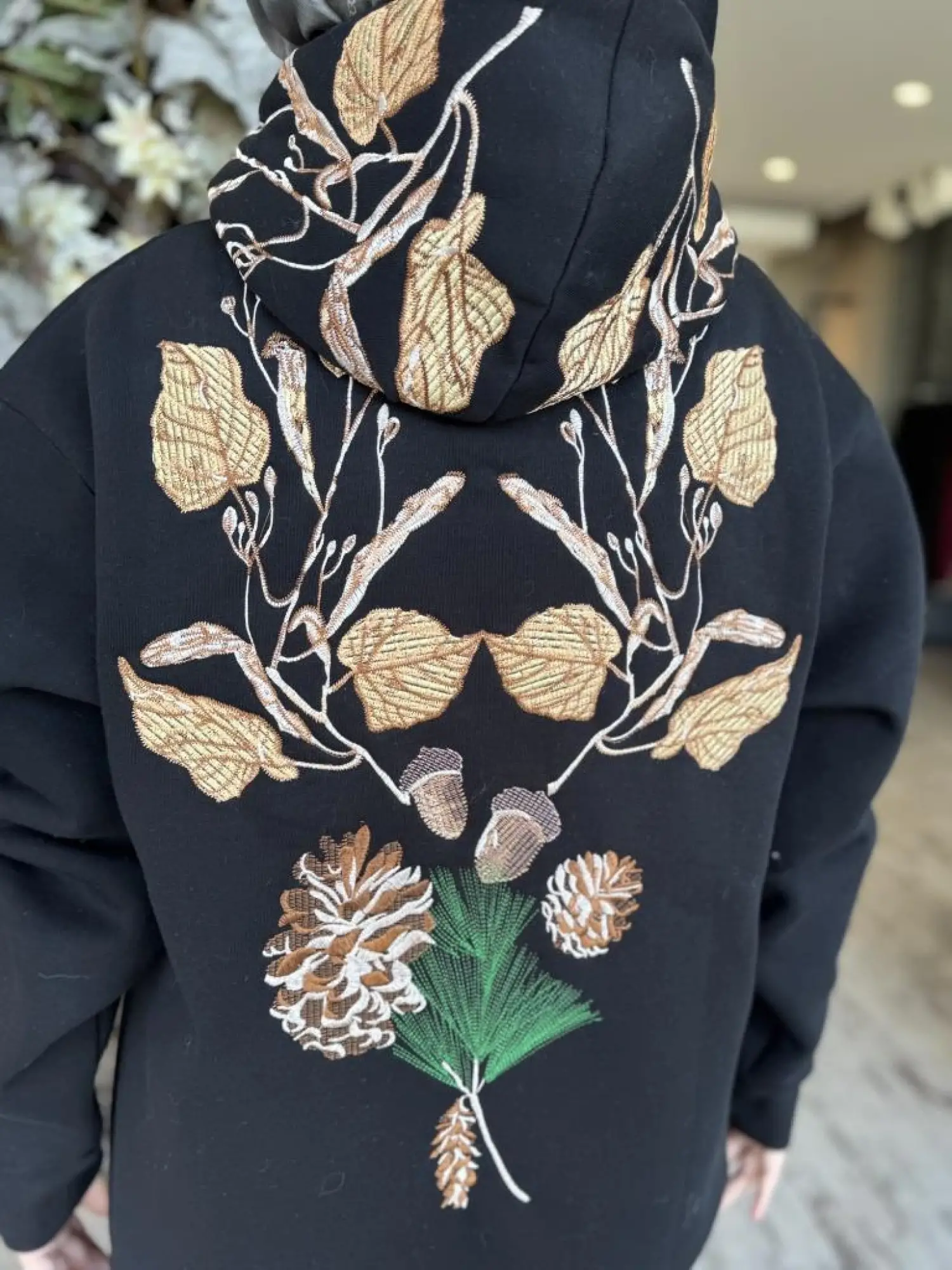 Vuu Sırtı Nakışlı Kapüşonlu Sweatshırt 24FW11V115