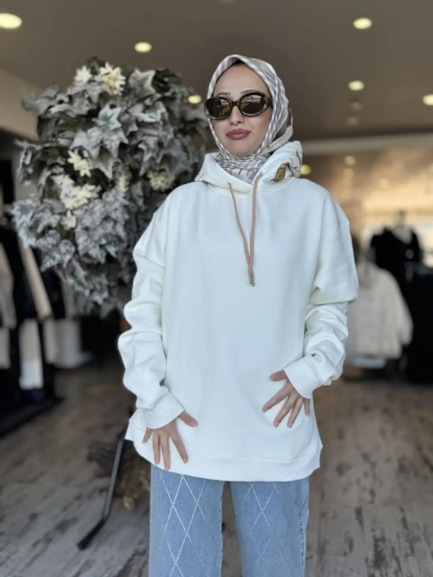 Vuu Sırtı Nakışlı Kapüşonlu Sweatshırt 24FW11V115