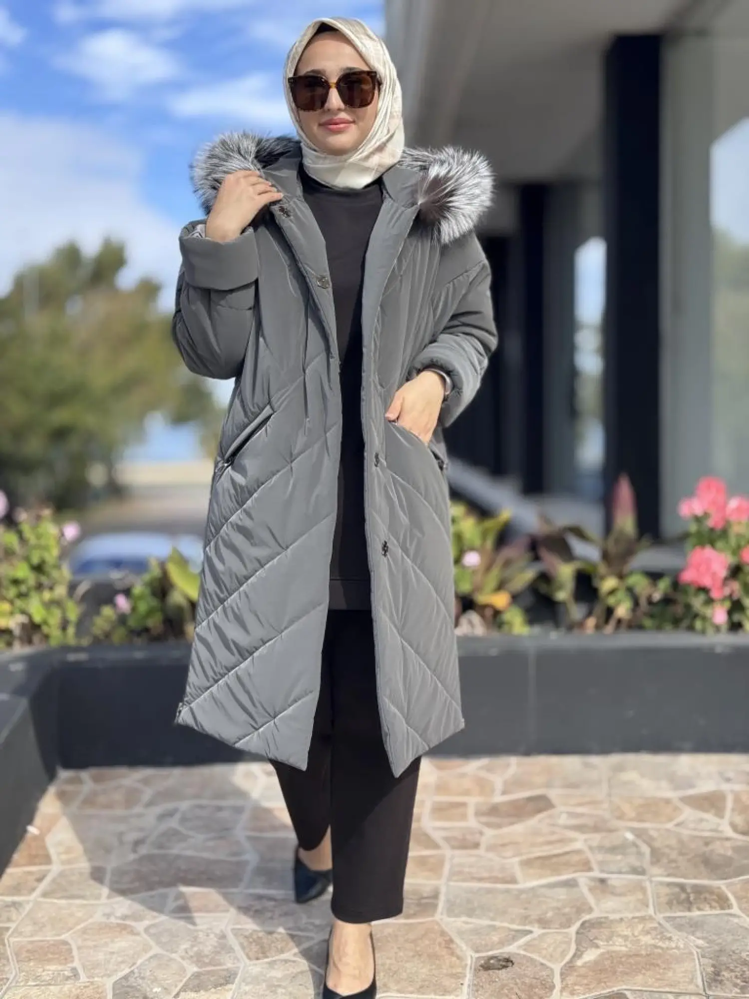 WOM BTQ Kürk Kapüşonlu Çıtçıtlı Yanları Fermuarlı Mont