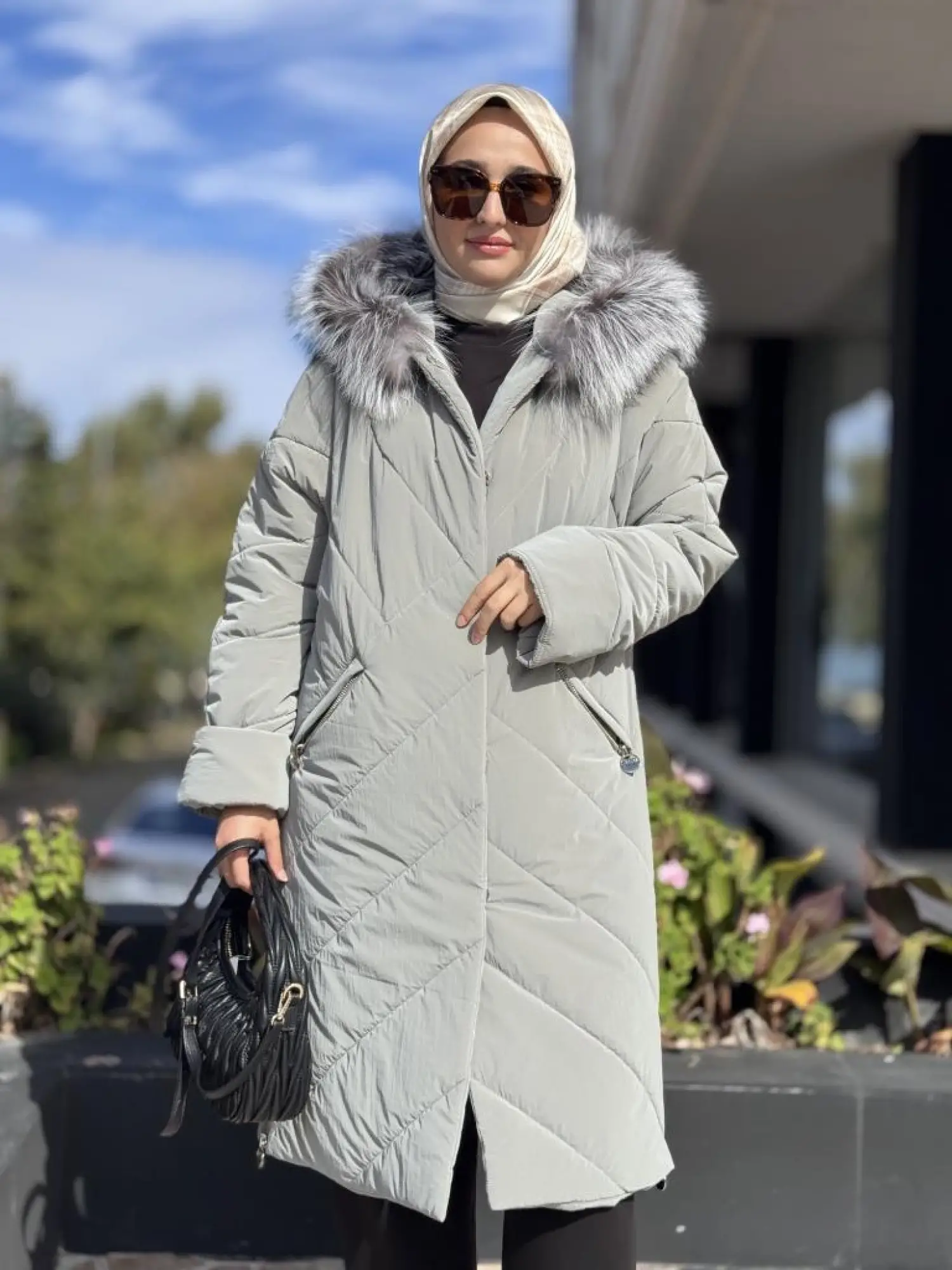 WOM BTQ Kürk Kapüşonlu Çıtçıtlı Yanları Fermuarlı Mont