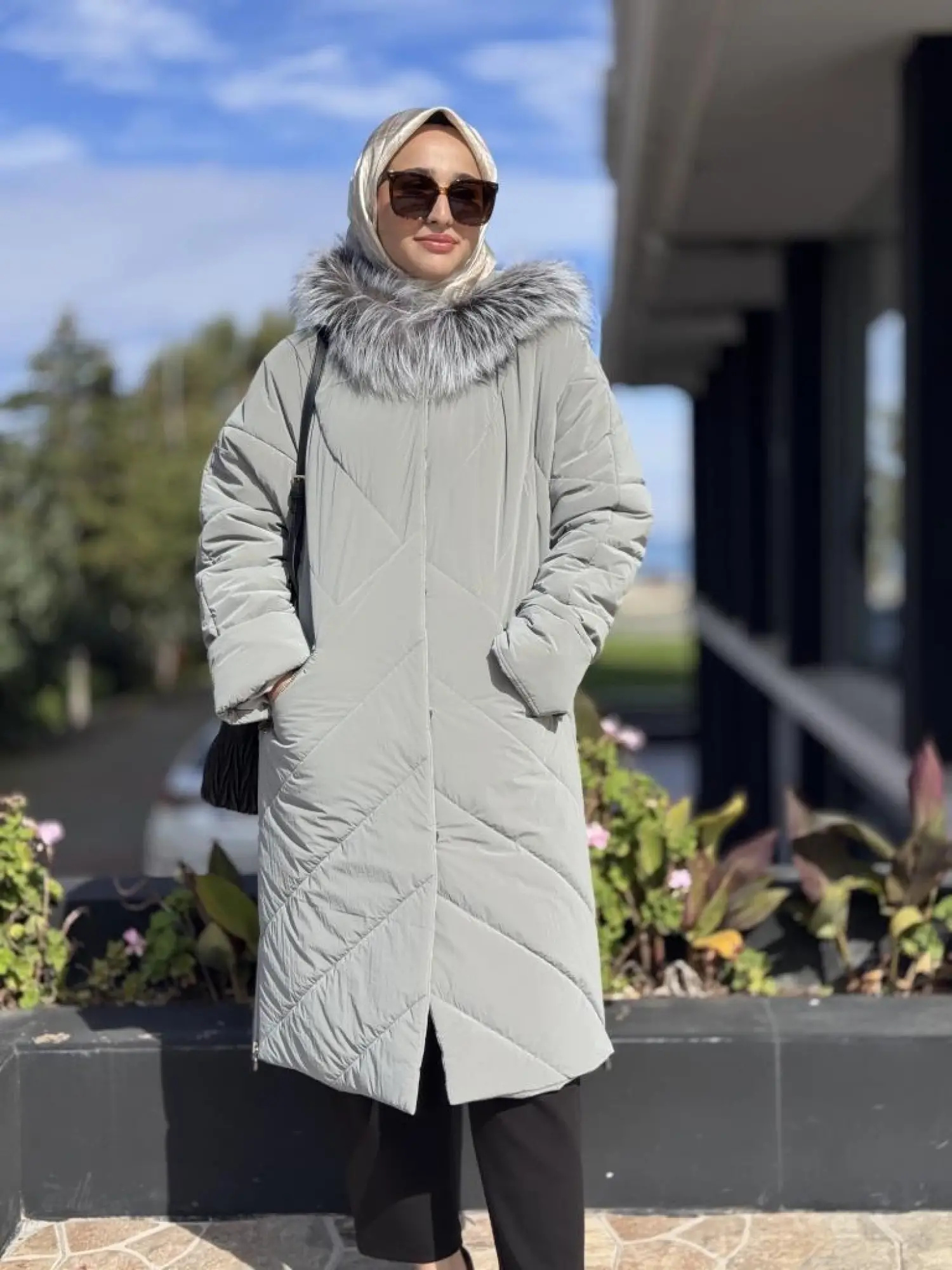 WOM BTQ Kürk Kapüşonlu Çıtçıtlı Yanları Fermuarlı Mont