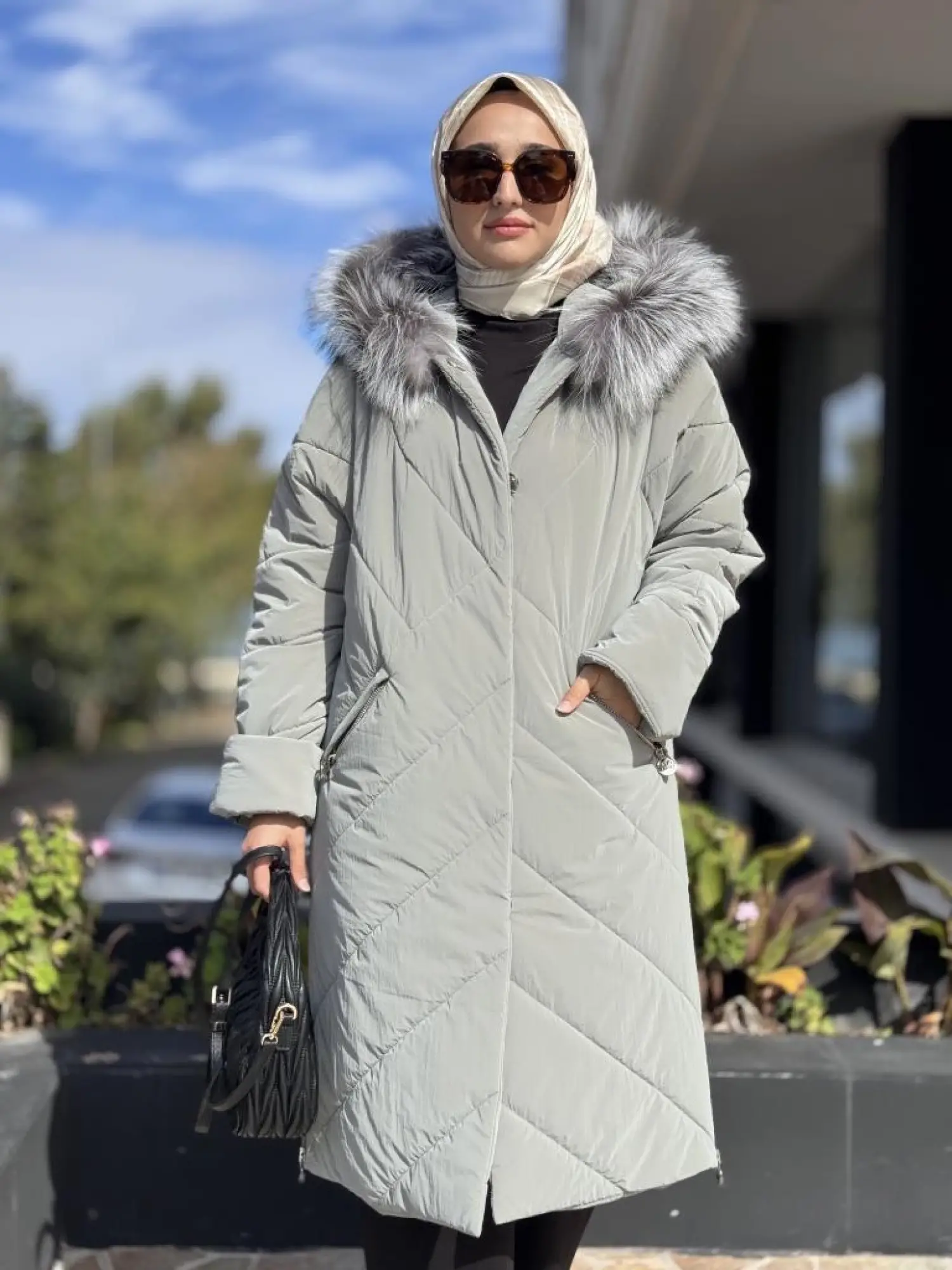 WOM BTQ Kürk Kapüşonlu Çıtçıtlı Yanları Fermuarlı Mont