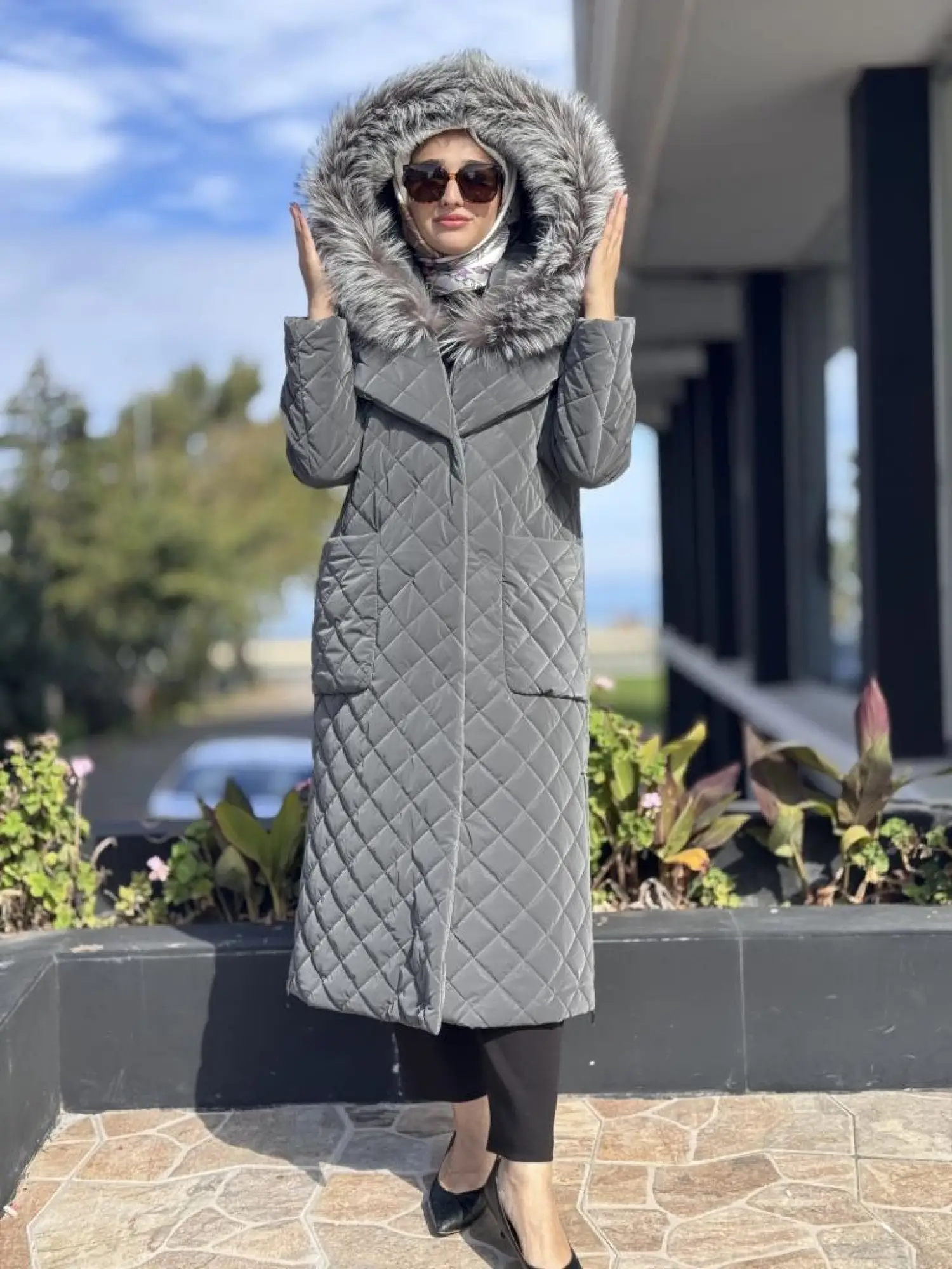 WOM BTQ Seyyar Kapüşon ve Kürk Detaylı Çıtçıtlı Kapitone Mont