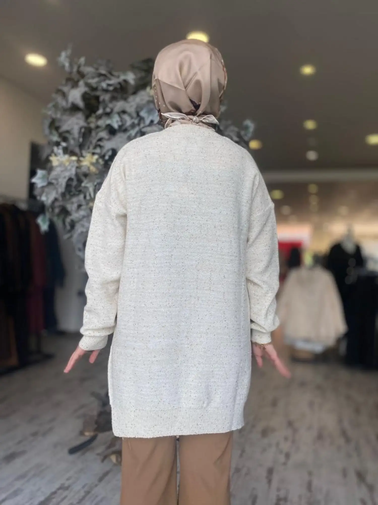 Yeşim Özcan Payetli Triko Tunik 124K16019