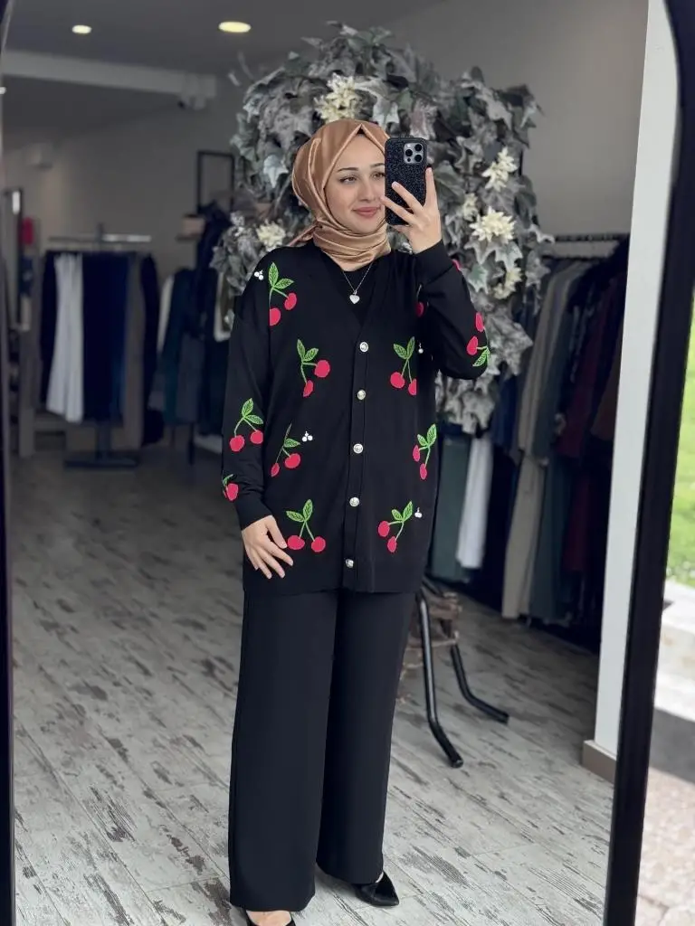 Ghisa Kiraz Desenli Broşlu Hırka 3091