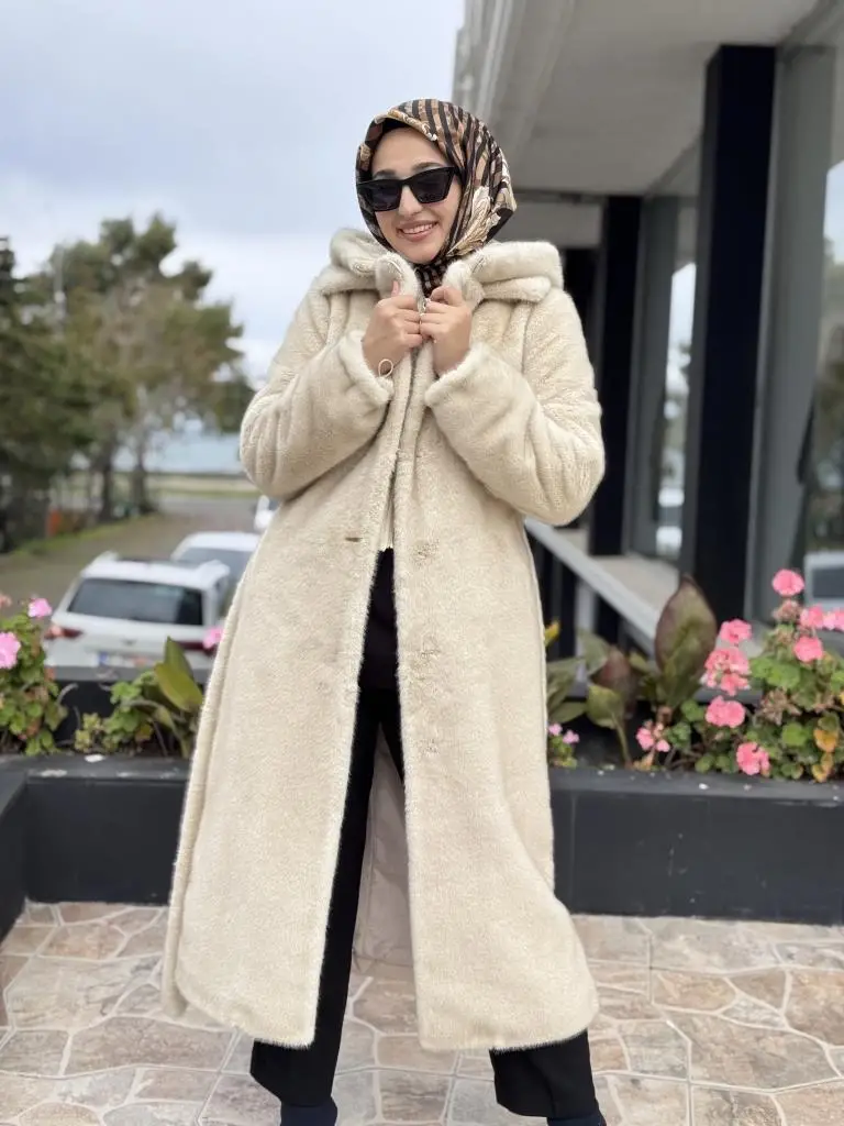 Qupra Seyyar Yaka ve Kapüşon Detaylı Kürk Kaban WAC91043