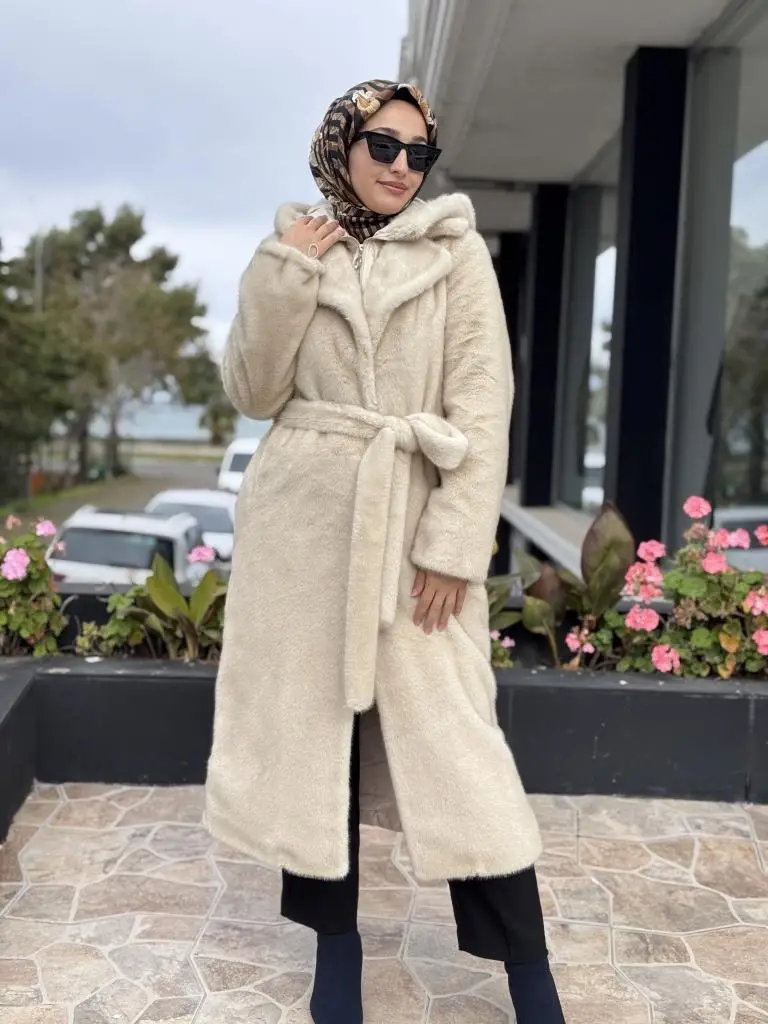 Qupra Seyyar Yaka ve Kapüşon Detaylı Kürk Kaban WAC91043