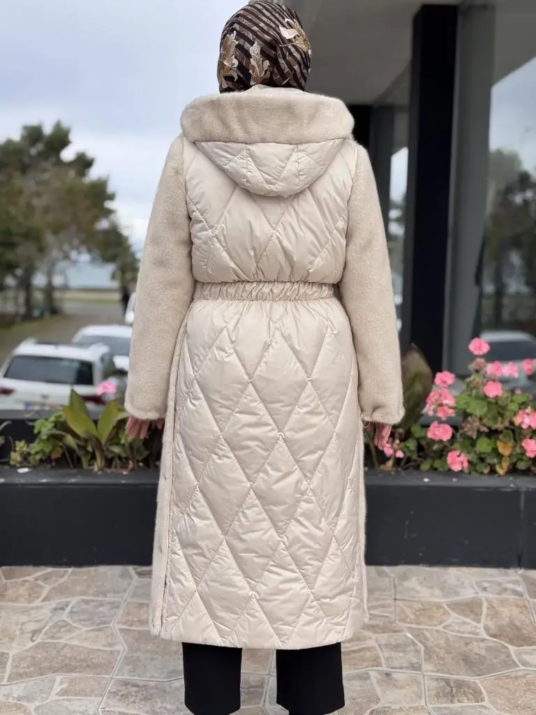 Qupra Seyyar Yaka ve Kapüşon Detaylı Kürk Kaban WAC91043