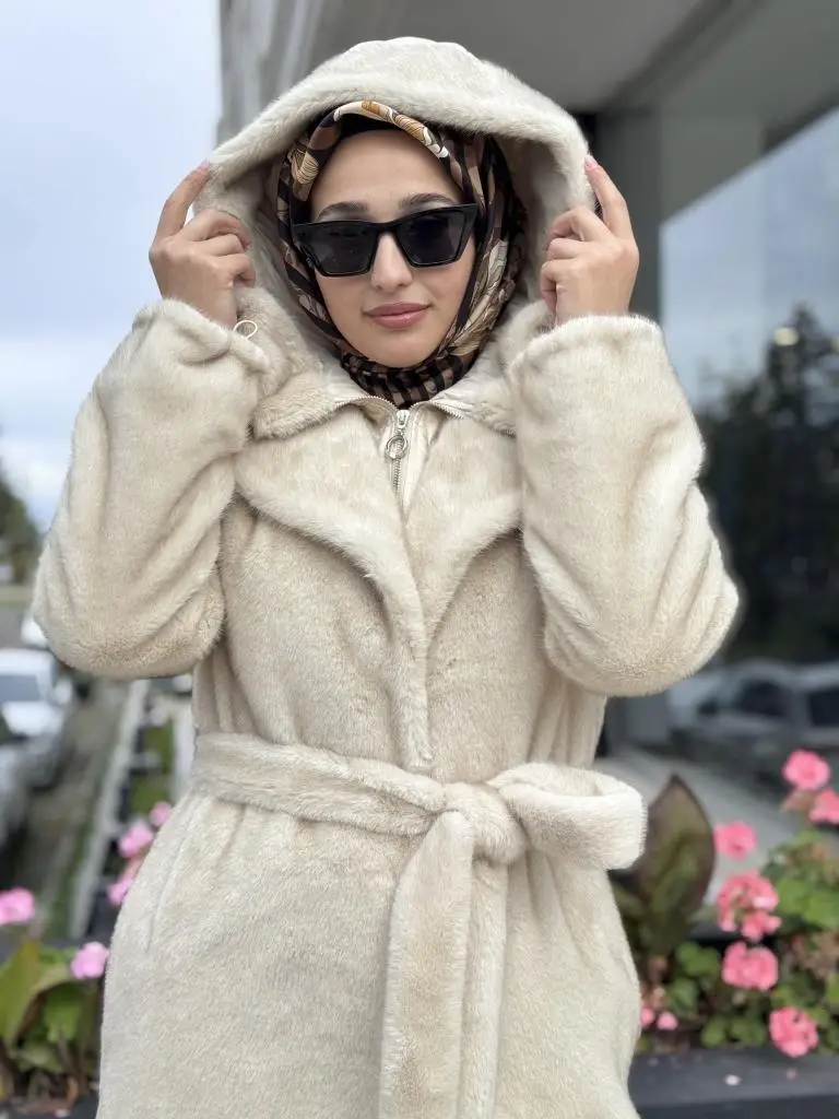 Qupra Seyyar Yaka ve Kapüşon Detaylı Kürk Kaban WAC91043