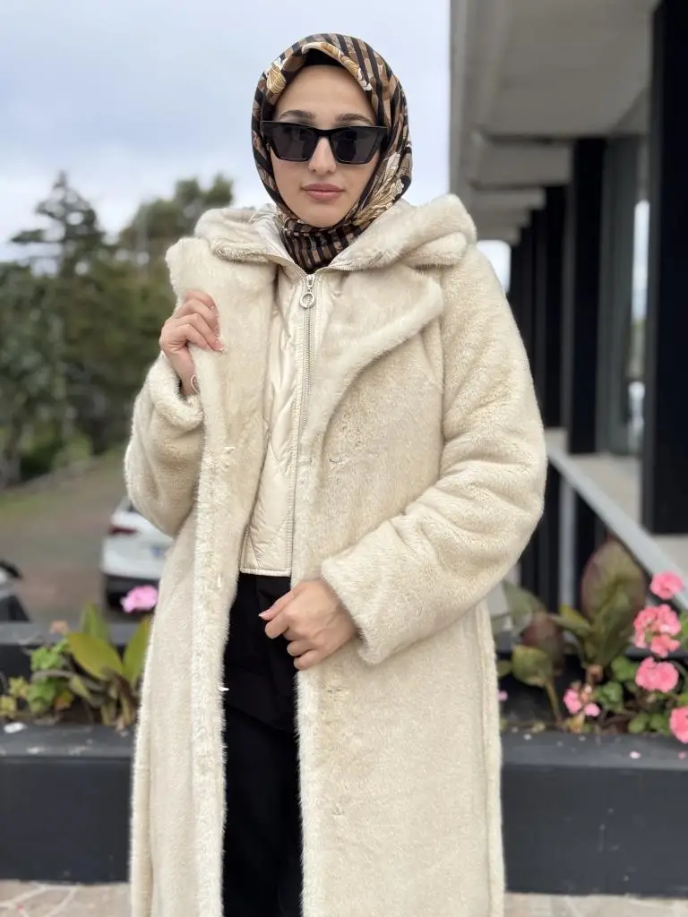 Qupra Seyyar Yaka ve Kapüşon Detaylı Kürk Kaban WAC91043