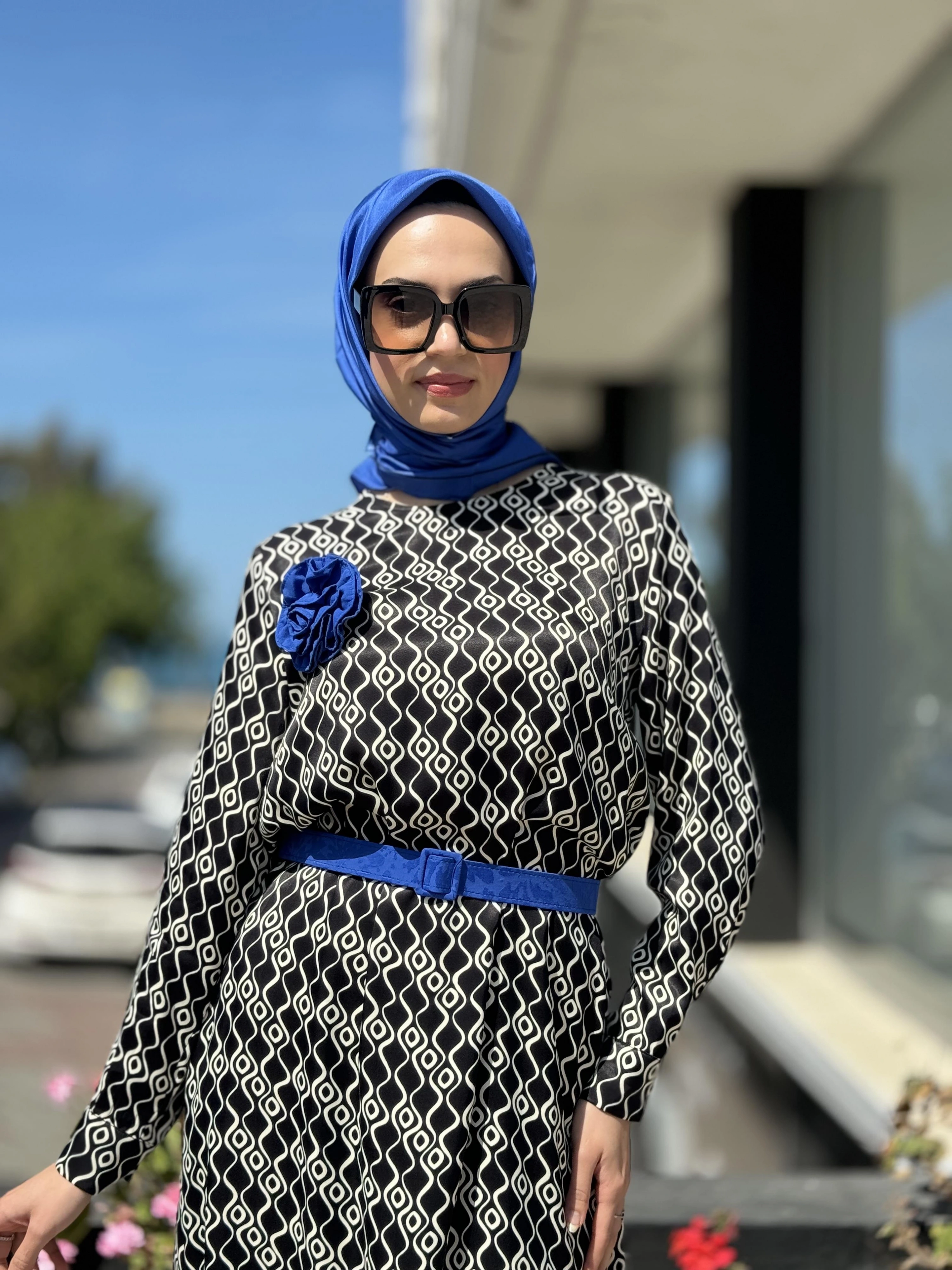 Almarwah Mavi Broş ve Kemerli Elbise 303764