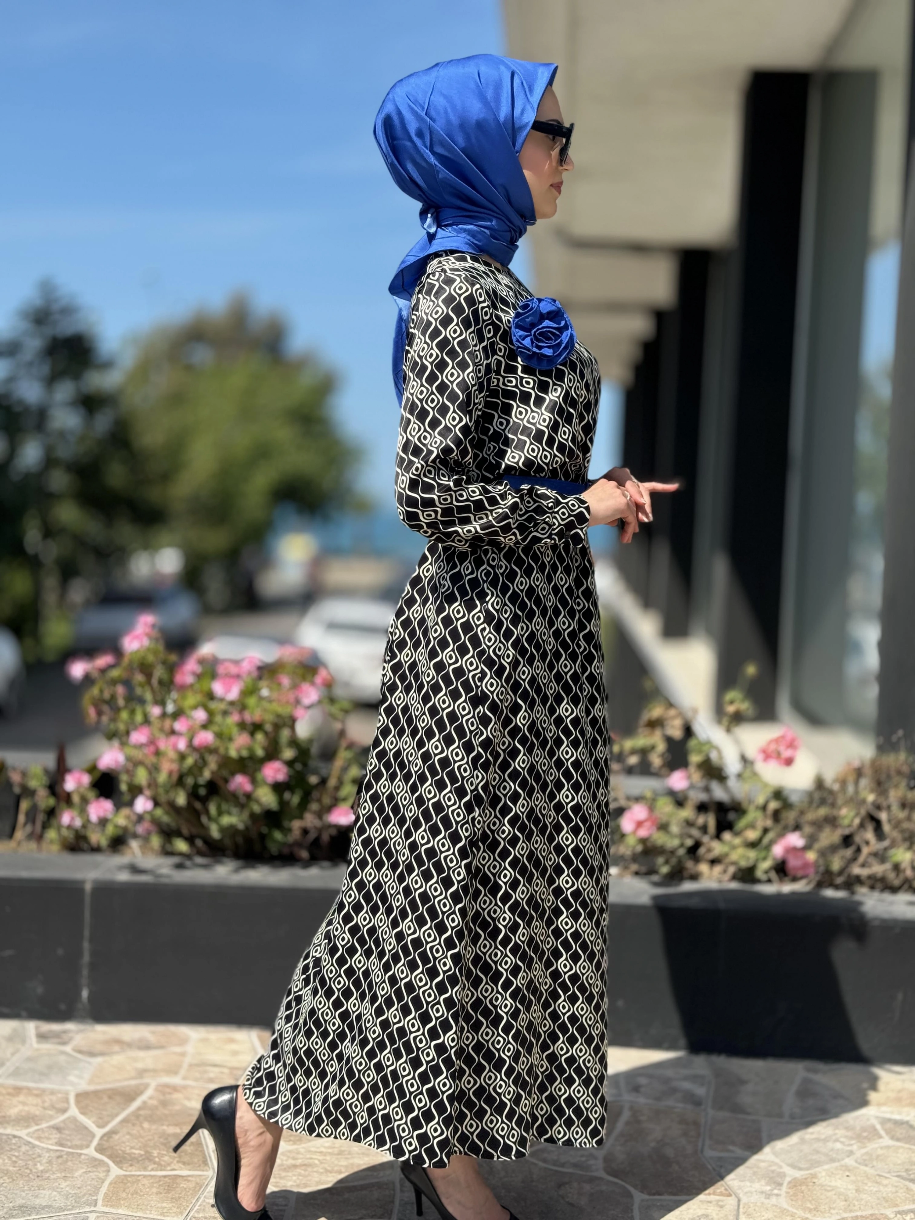 Almarwah Mavi Broş ve Kemerli Elbise 303764