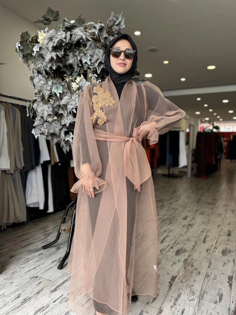 Almarwah Yakası Boncuk İşlemeli Organze Kap 90518