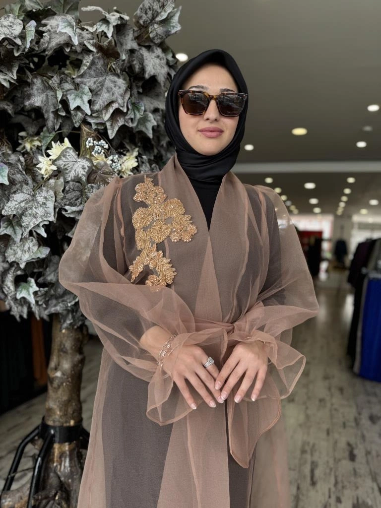 Almarwah Yakası Boncuk İşlemeli Organze Kap 90518