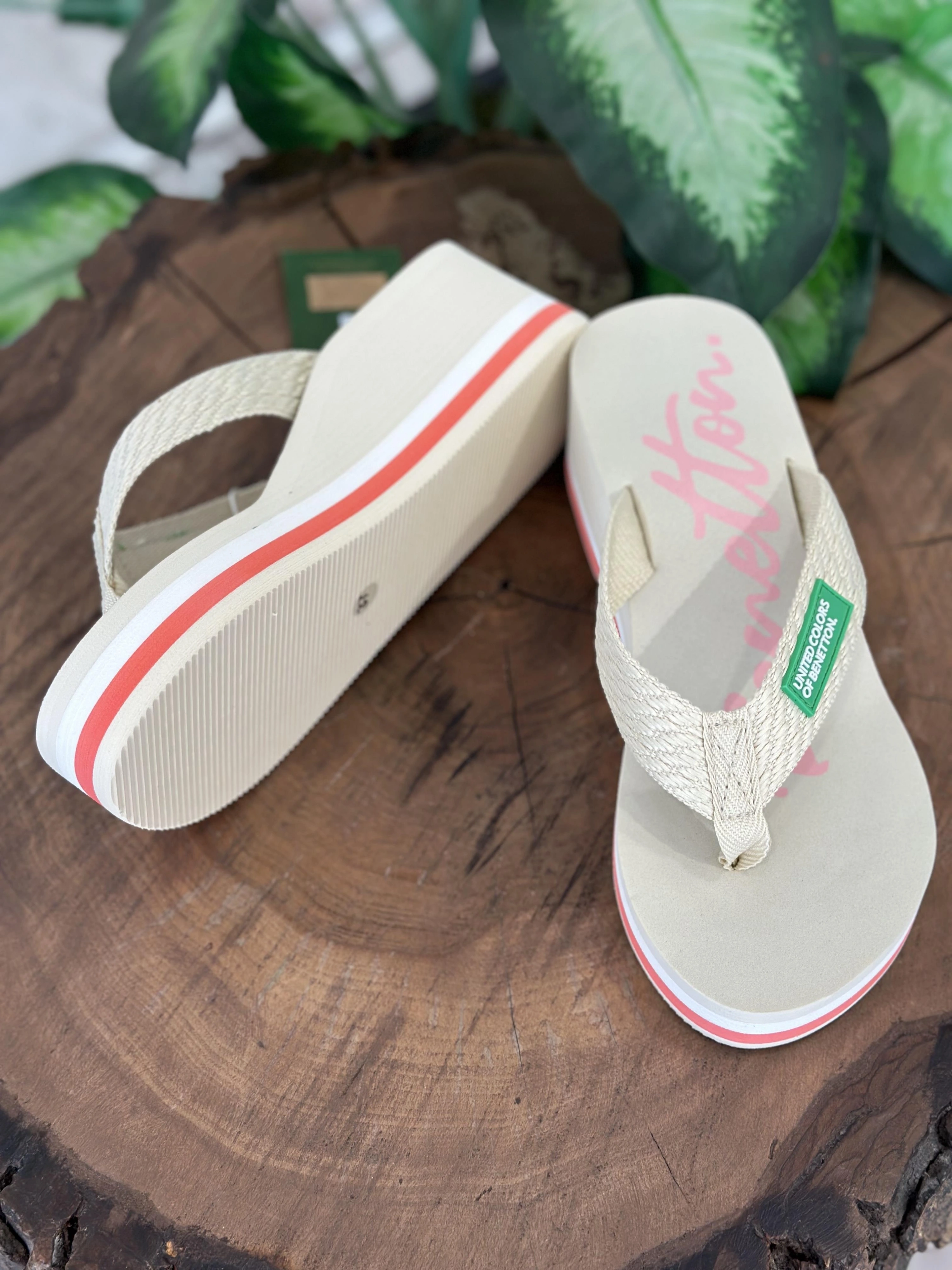 Benetton Dolgu Topuklu Parmak Arası Terlik BNI10218