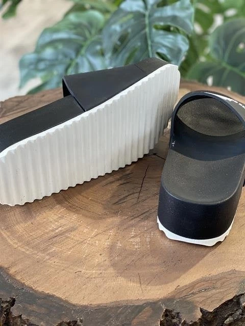 Benetton Yüksek Taban Dolgu Siyah Kadın Terlik BN1211