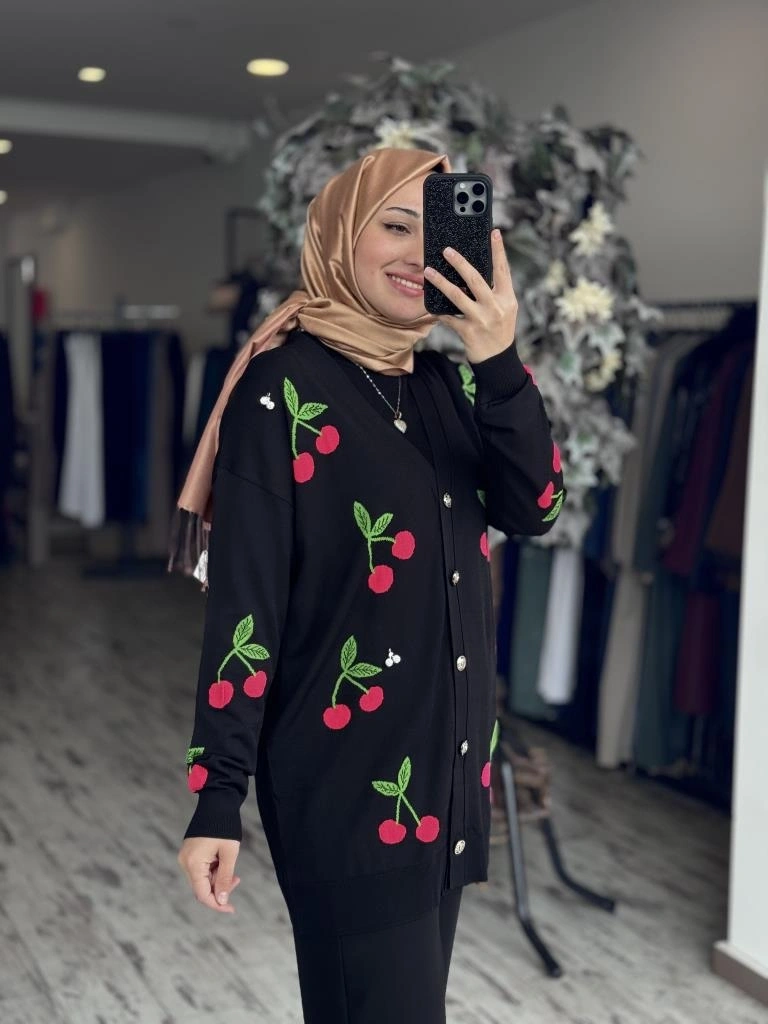 Ghisa Kiraz Desenli Broşlu Hırka 3091
