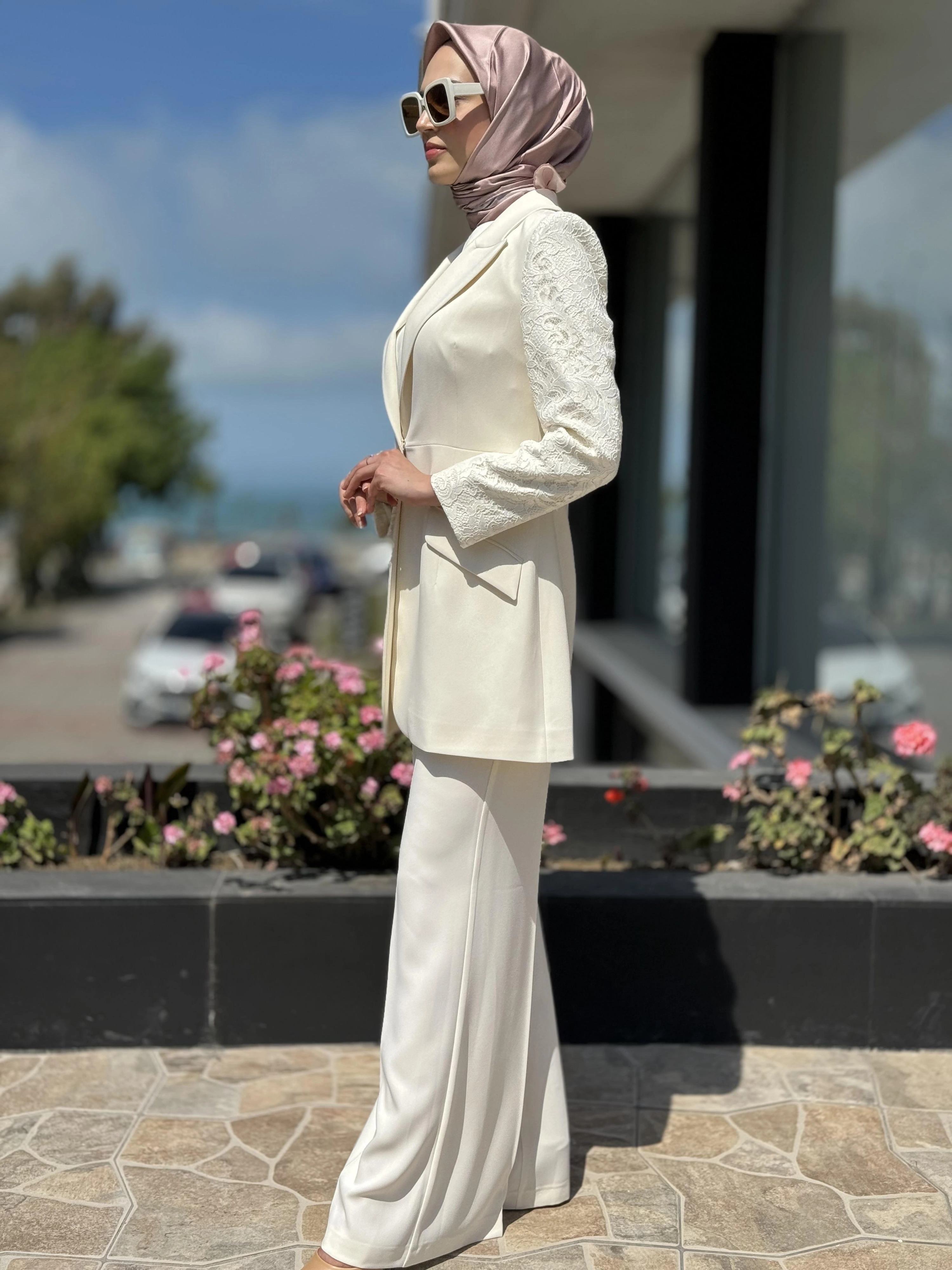 Jamila Sarah Kolları ve Arkası Dantel İşlemeli Ceket Pantolon Takım 9022