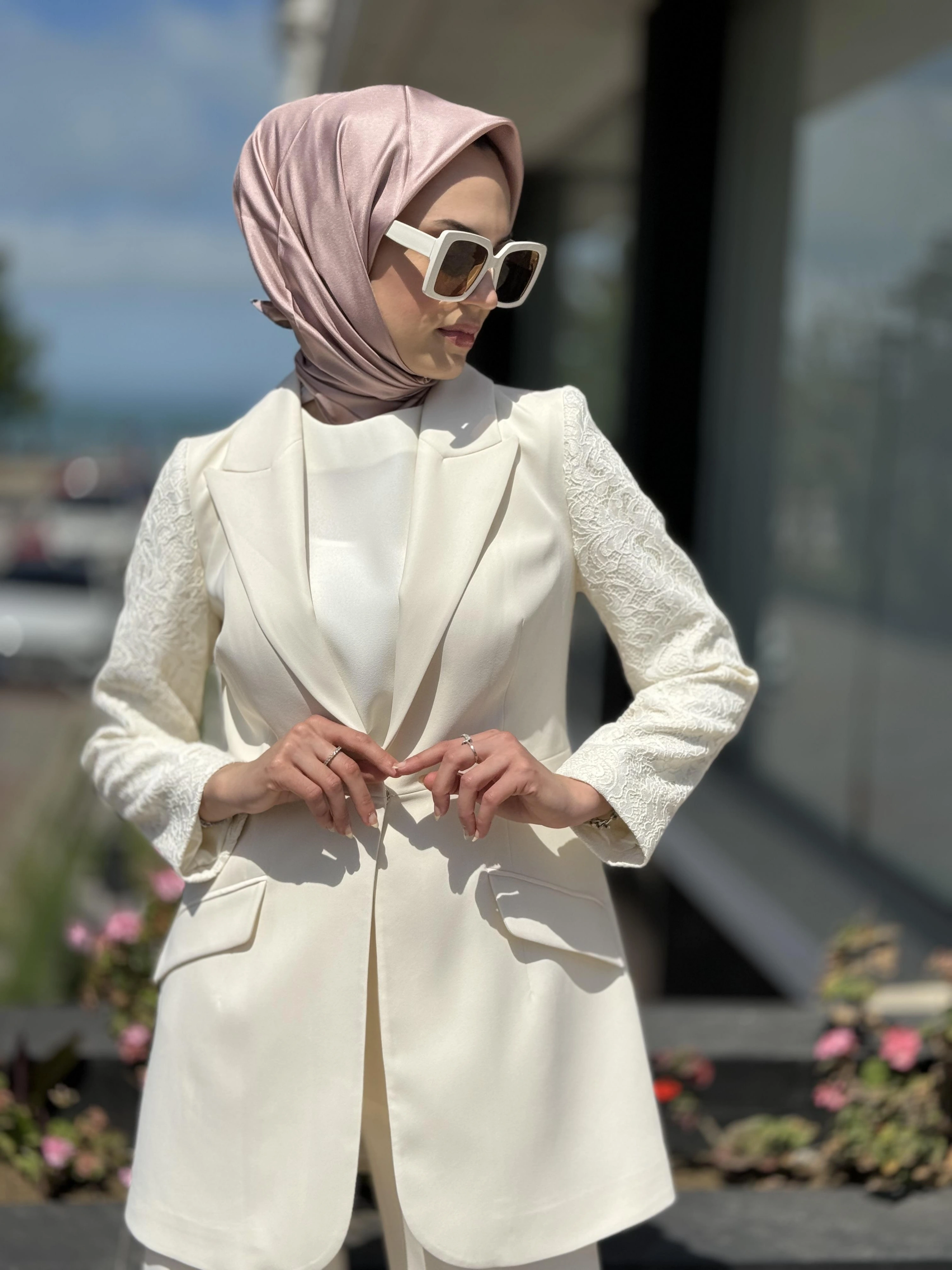 Jamila Sarah Kolları ve Arkası Dantel İşlemeli Ceket Pantolon Takım 9022