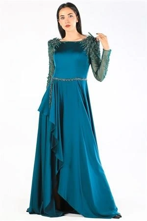 Kenzel Omuz ve Kol İşlemeli Zümrüt Saten Tesettür Abiye Elbise (KENZEL-1053)