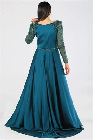 Kenzel Omuz ve Kol İşlemeli Zümrüt Saten Tesettür Abiye Elbise (KENZEL-1053)