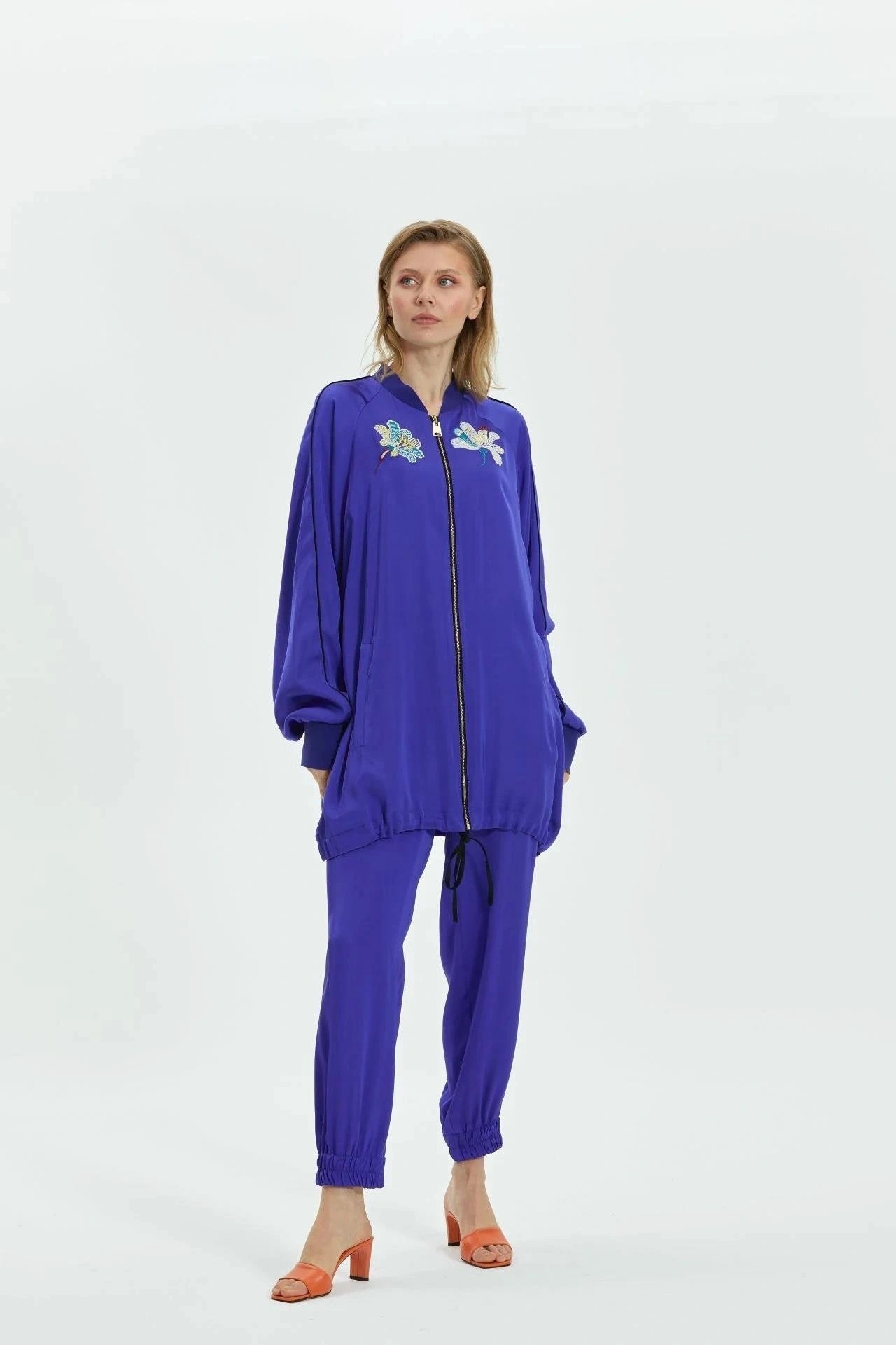 Lisa Sırtı Ve Göğsü İşlemeli Ceket  Pantolon Takım 3026