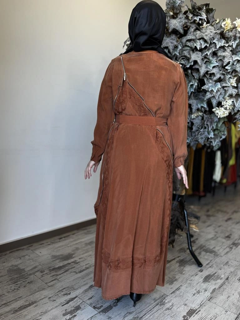 Misswhence Nakış ve Fermuar Detaylı Cupra İpek Elbise 37800