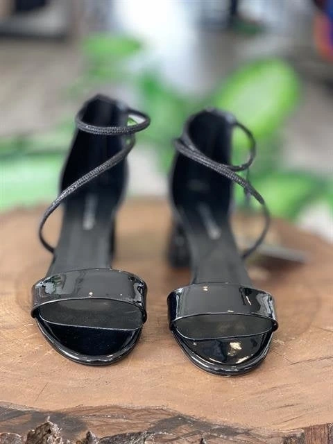 Pierre Cardin Bilek Bağcığı Taşlı Siyah Rugan Kadın Ayakkabı  52215