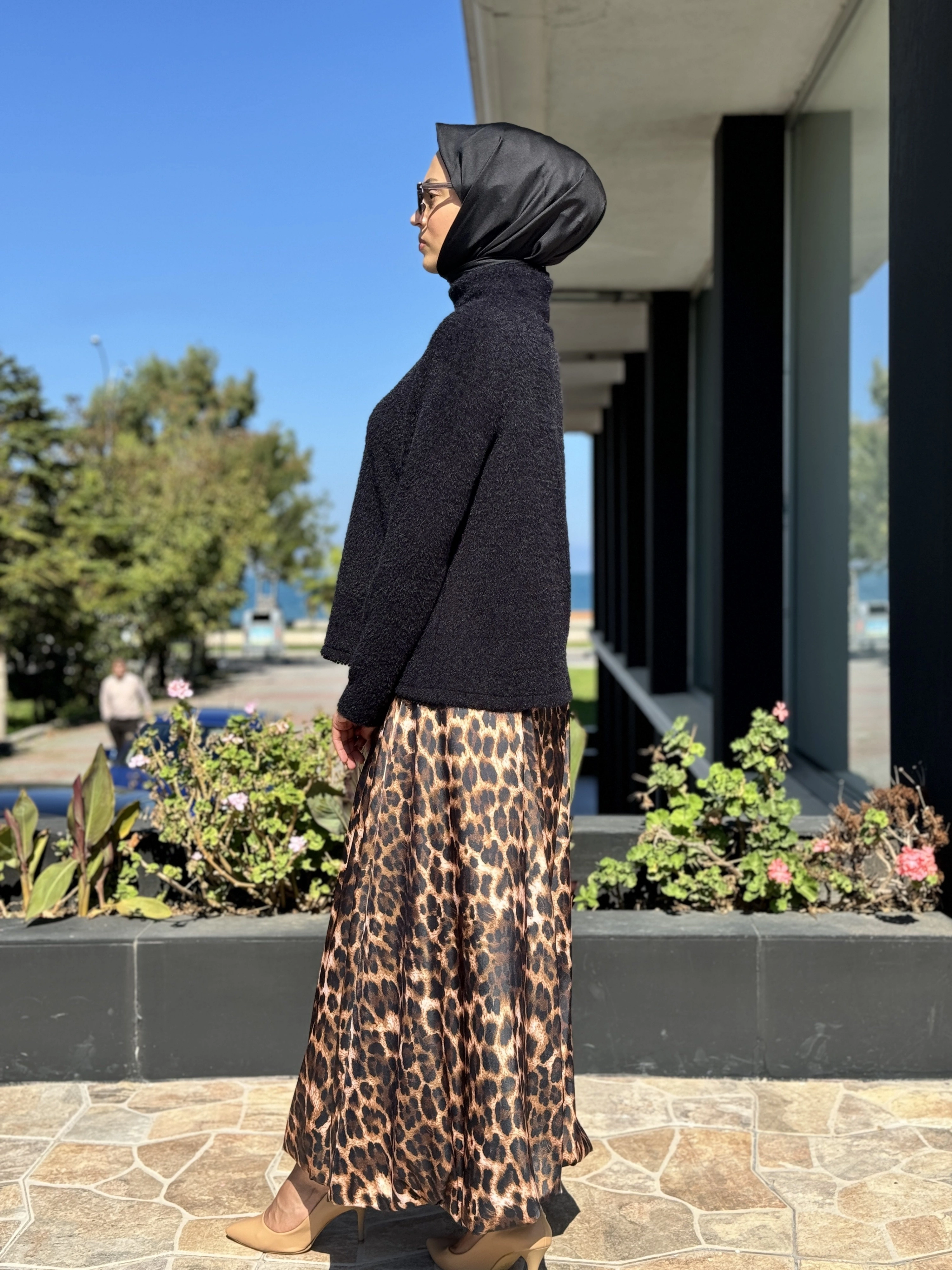 Qupra Taş Detaylı Bluz Balon Etek Takım QAZ72095